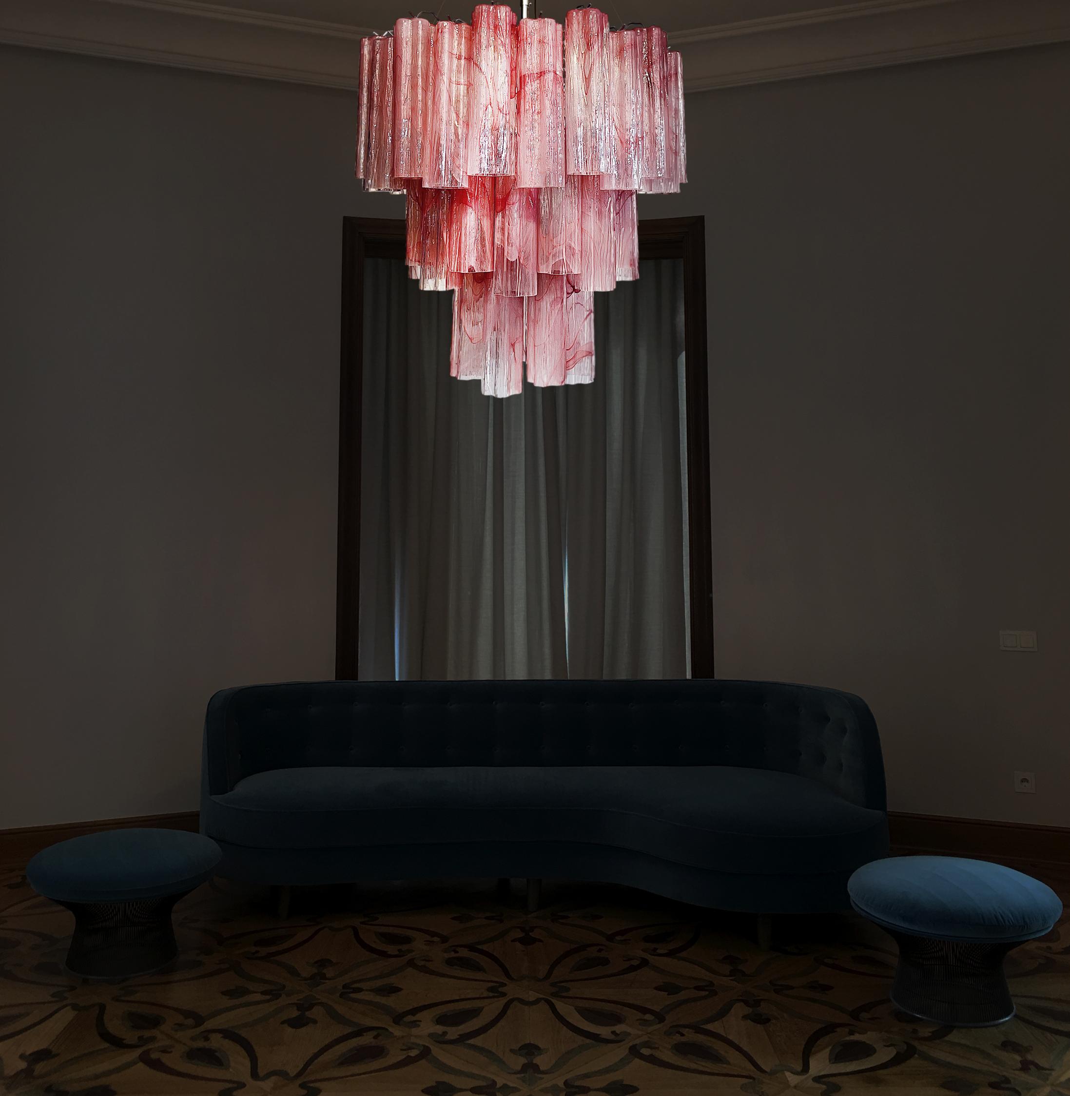 Industriel Grands et élégants lustres tubes en verre de Murano à trois niveaux, albâtre rose en vente