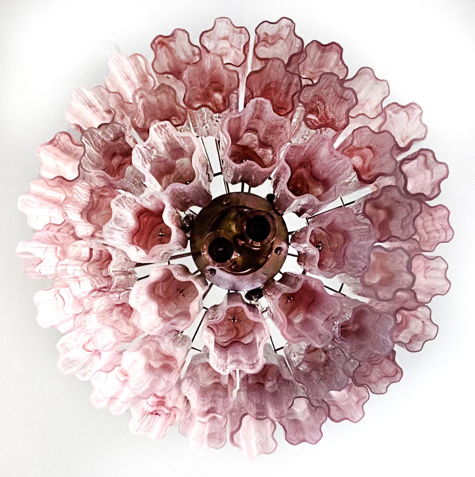 Große dreistöckige Muranoglas-Röhren-Kronleuchter, rosa Alabaster (Italienisch) im Angebot