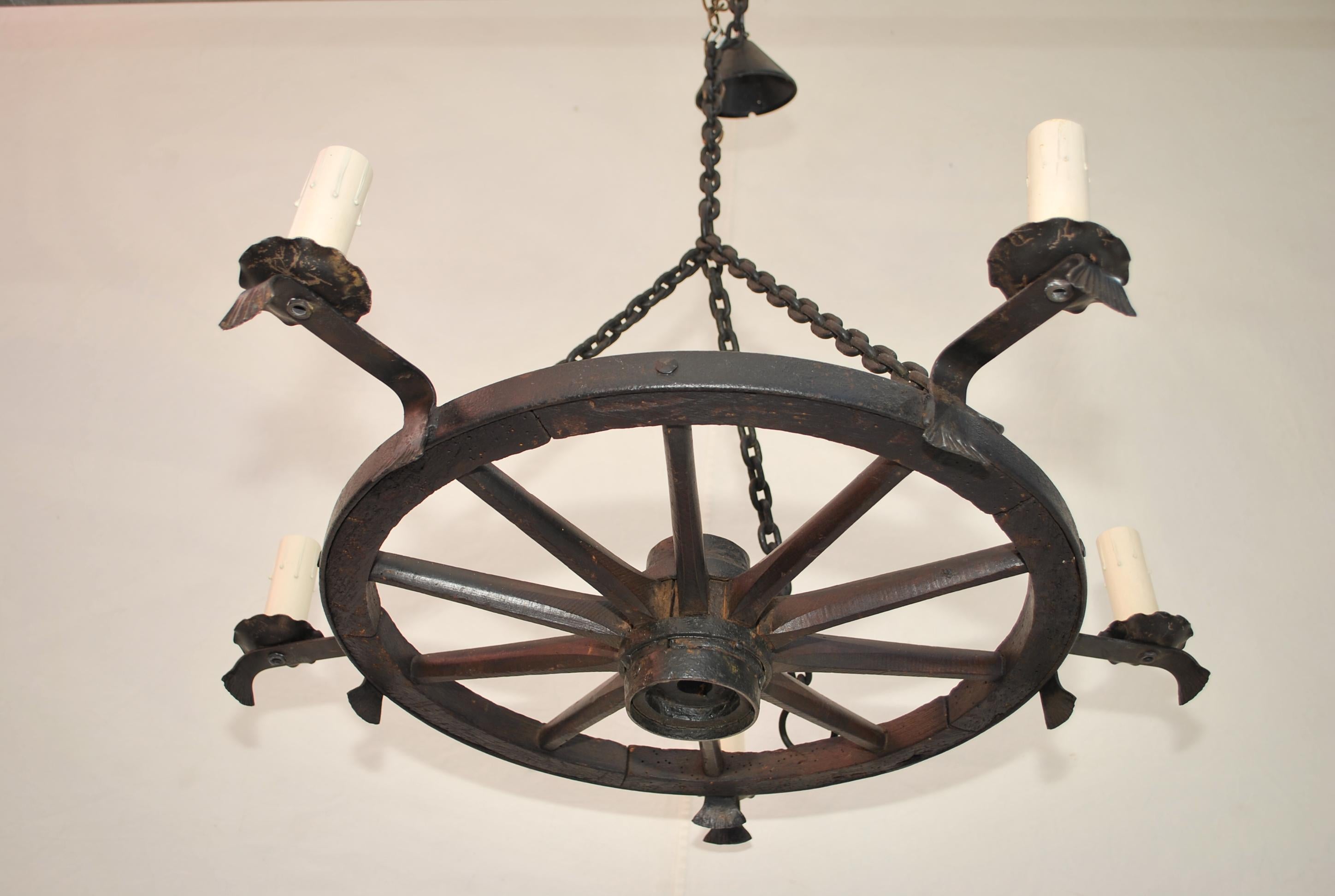American Elegant Late 19th Century Wagon Wheel Chandelier For Sale