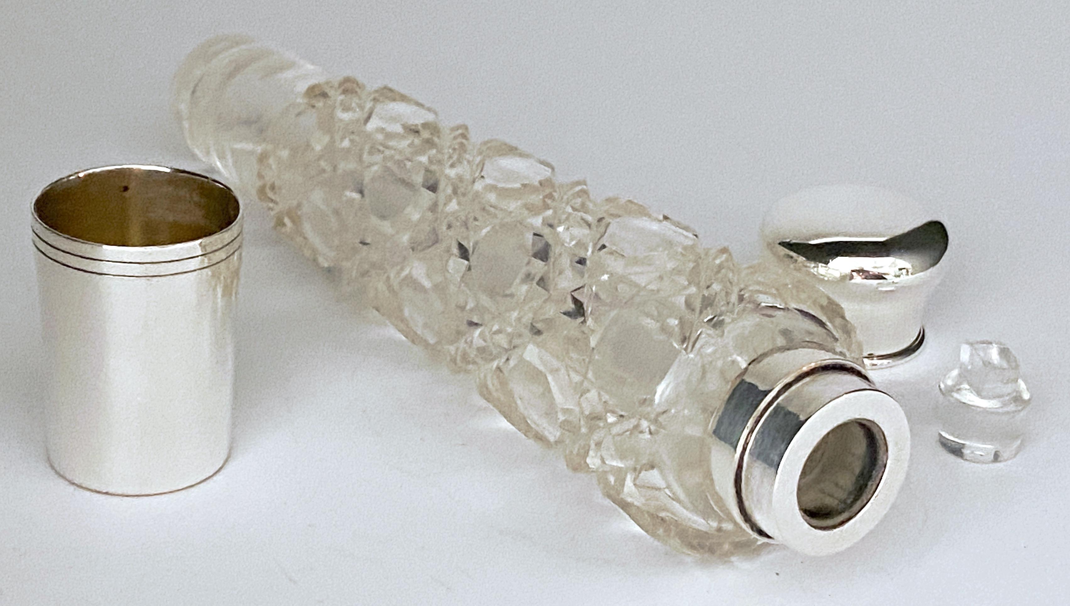 Placcato argento Eleganza della fine del XIX secolo: fiaschetta inglese in argenteria e cristallo tagliato in vendita
