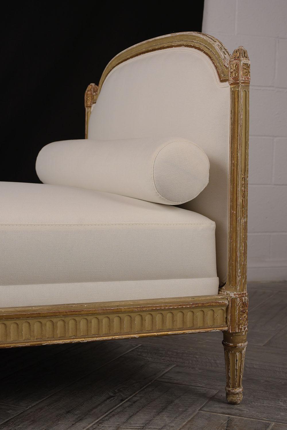 Linen Elegant Late 19th Century French Louis XVI Style Daybed