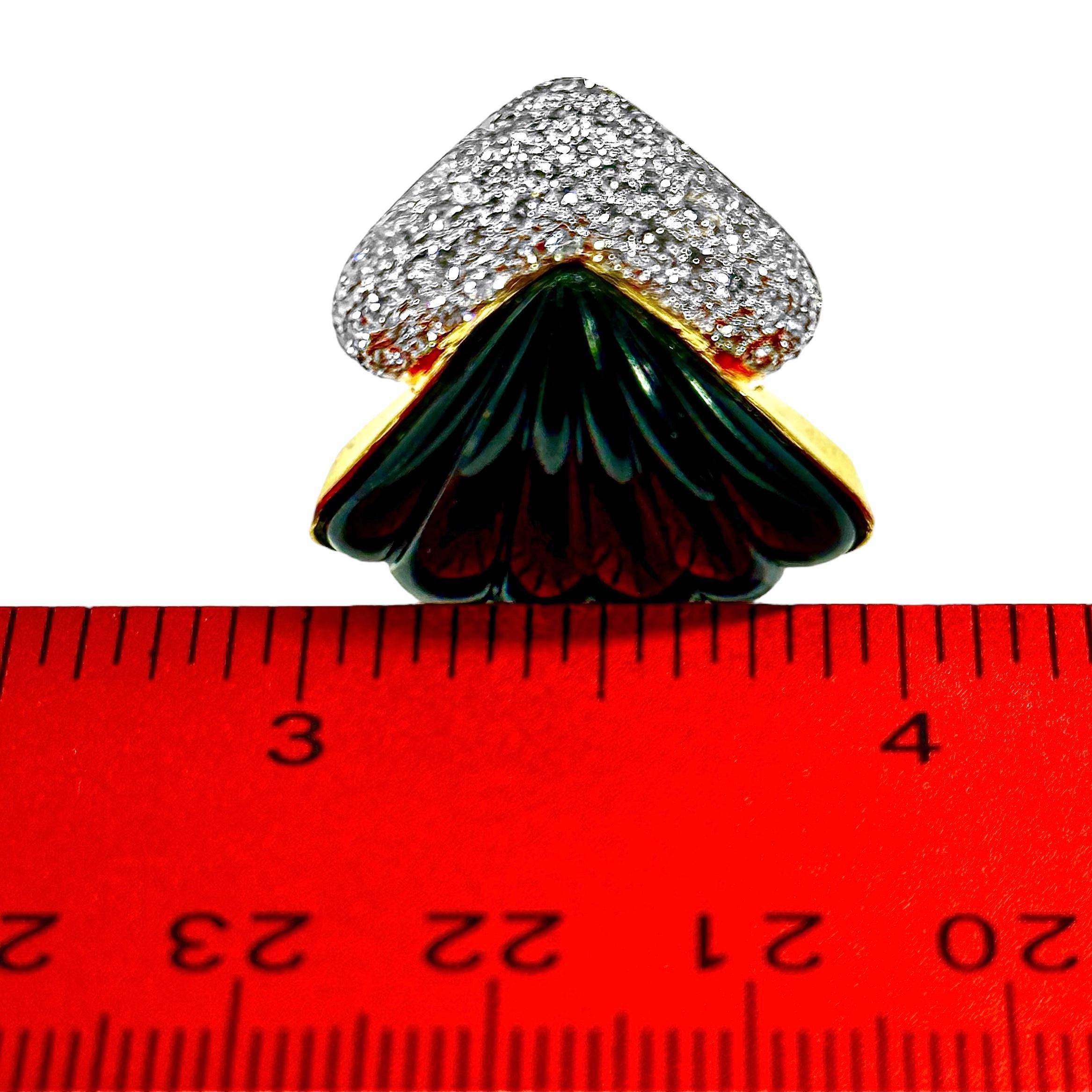 Elegant Late-20th Century 18K Yellow Gold Fluted Black Onyx & Diamond Earrings For Sale 1