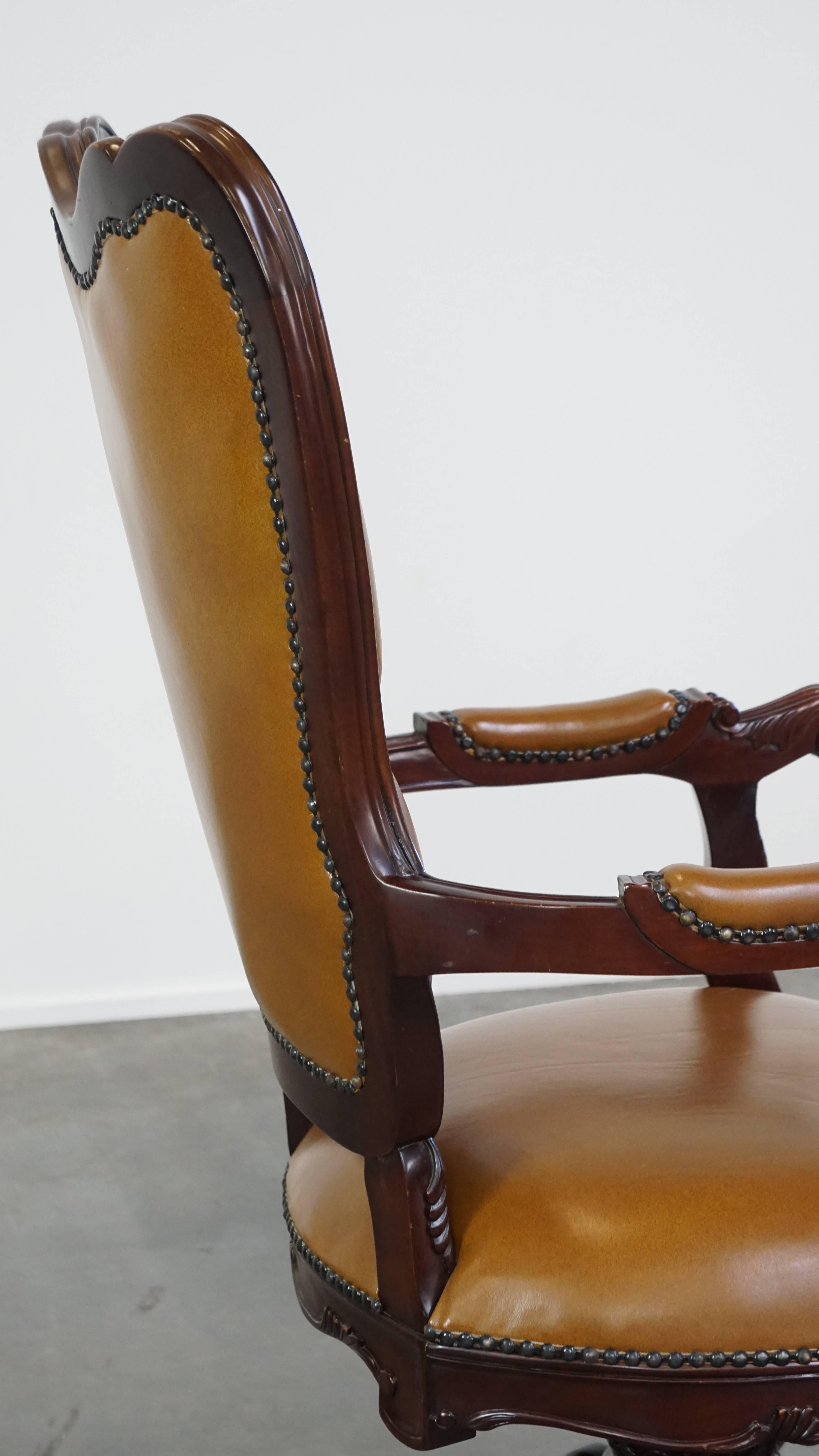 Elegant Leather Chesterfield-Style Office Chair with Wood Details 5