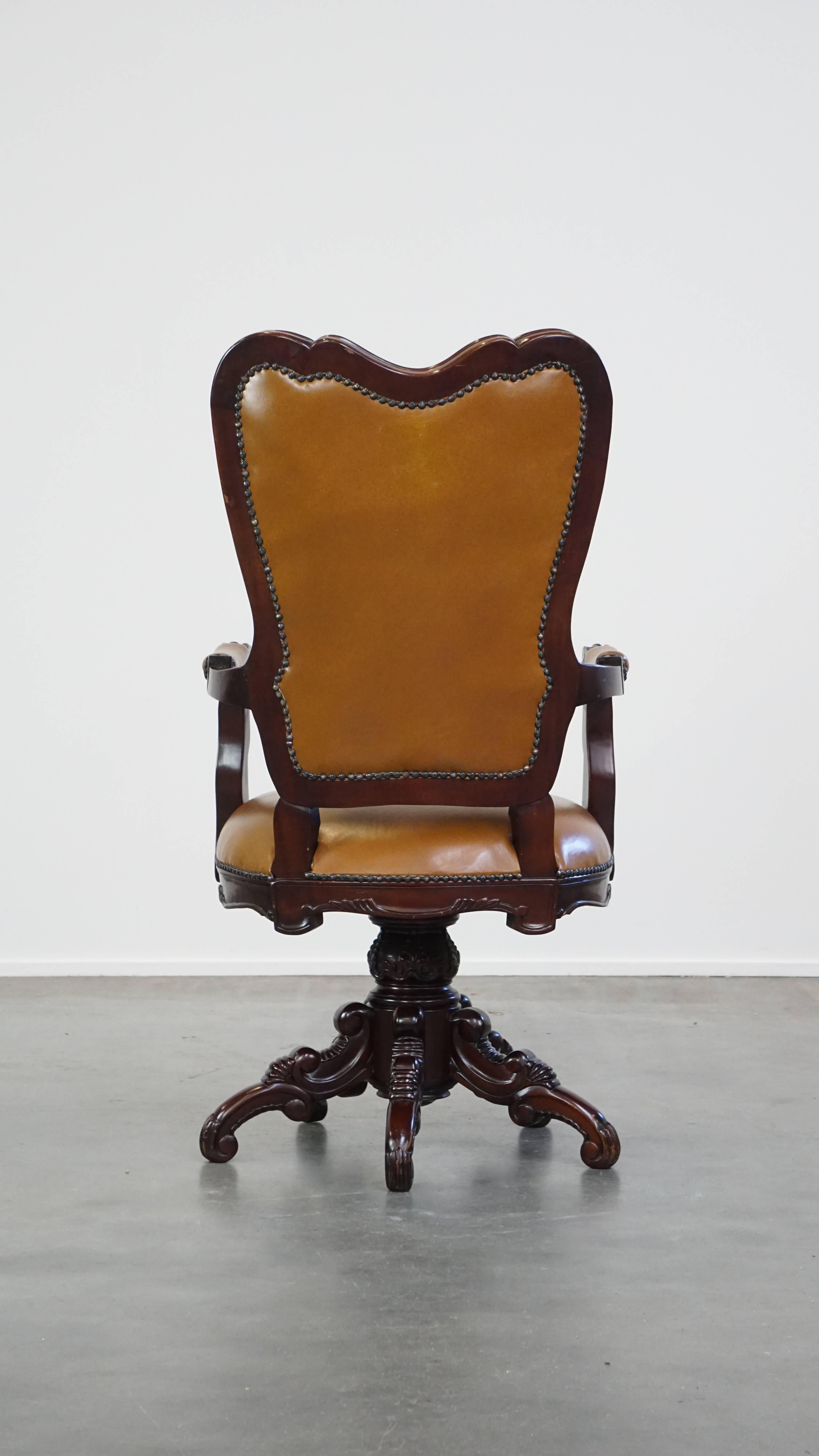 Elegant Leather Chesterfield-Style Office Chair with Wood Details In Good Condition In Harderwijk, NL