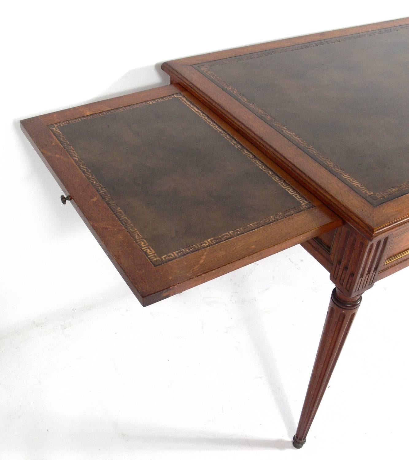 Mid-20th Century Elegant Leather Top French Desk or Bureau Plat