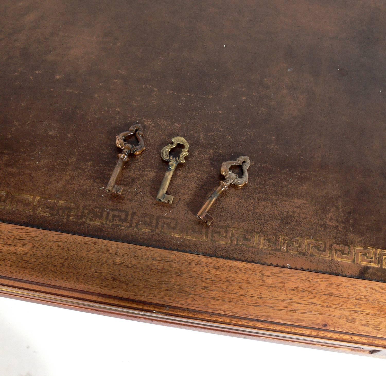 Bronze Elegant Leather Top French Desk or Bureau Plat