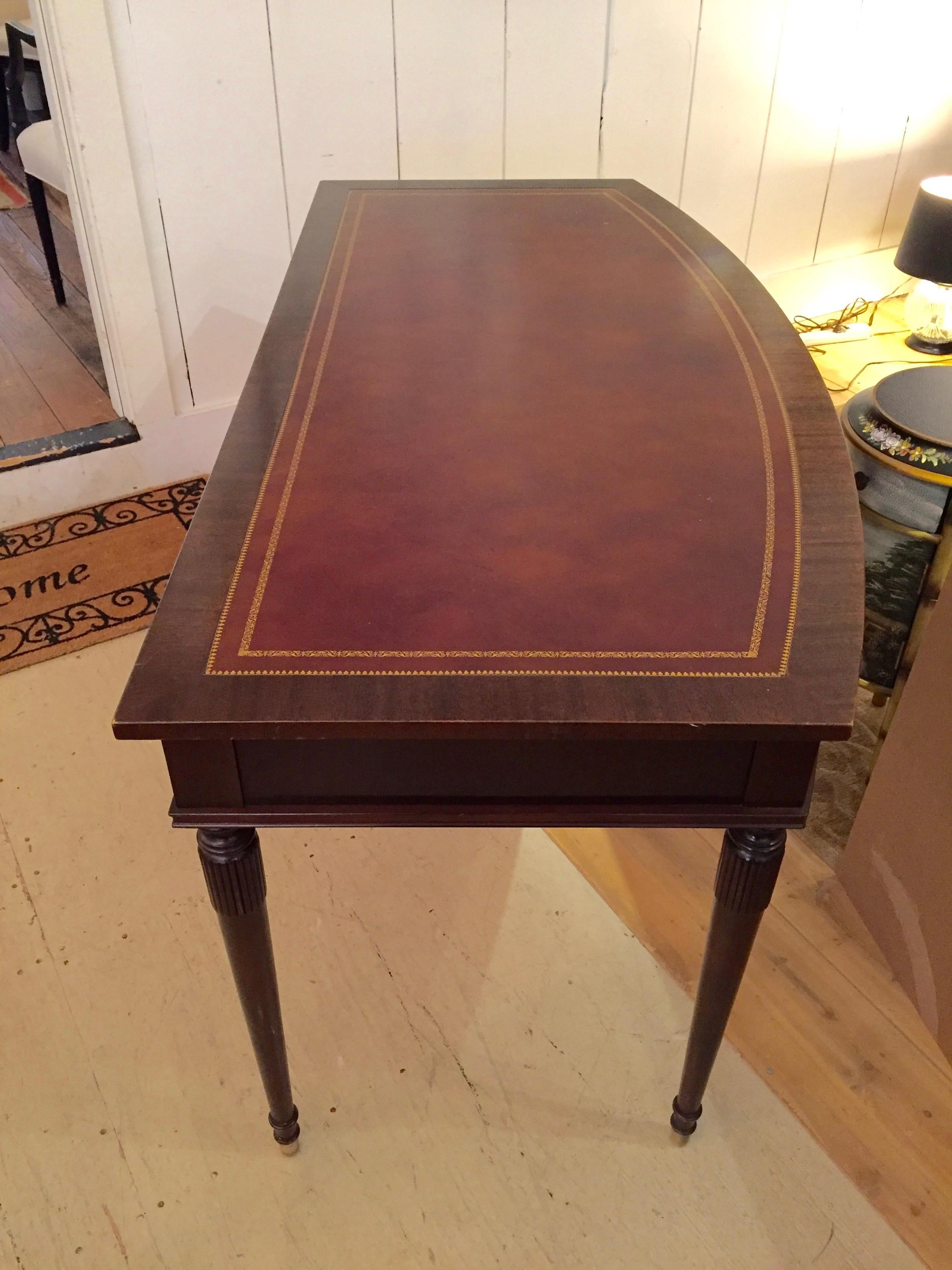 Elegant Leather Topped Mahogany Writing Desk with Curved Front In Good Condition In Hopewell, NJ