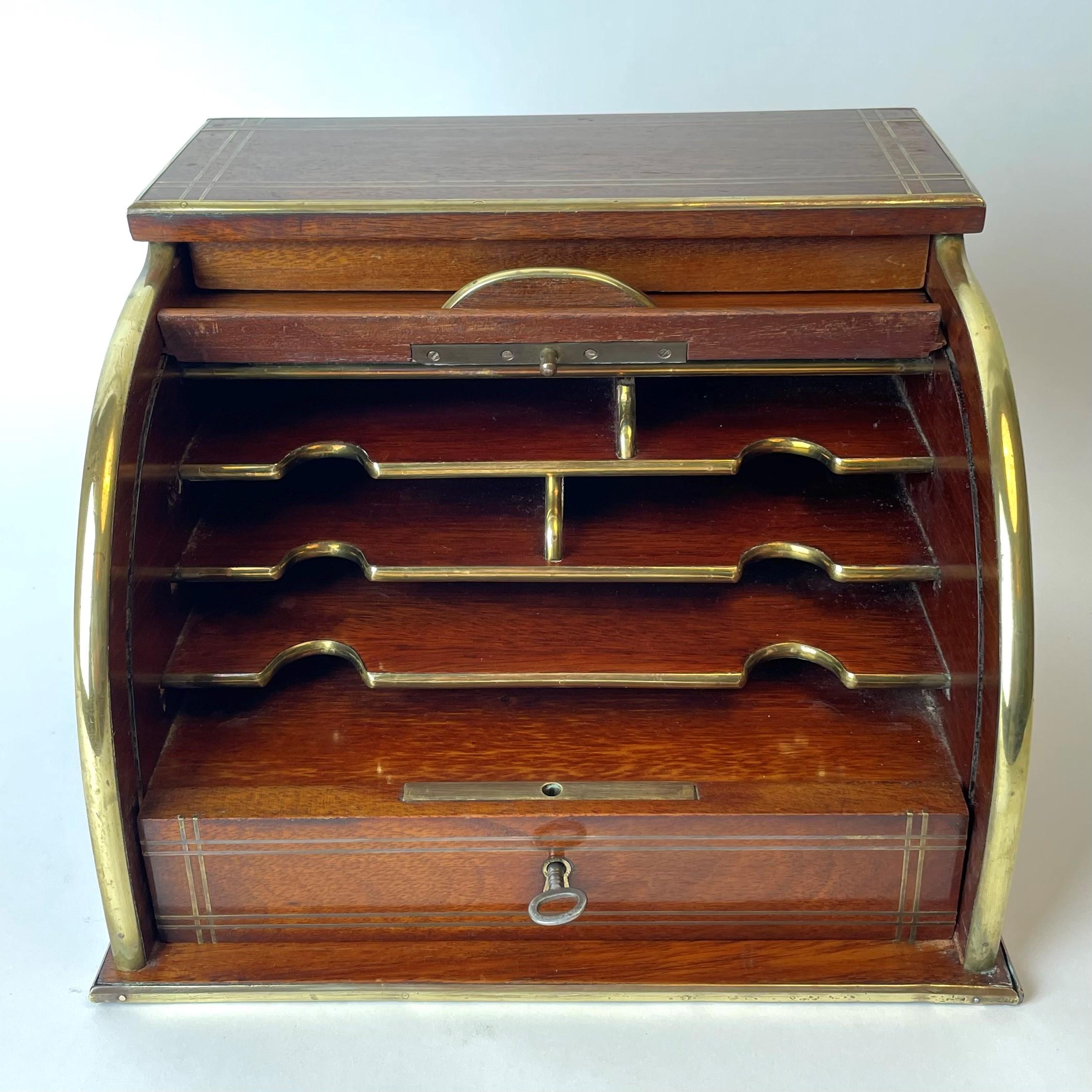 Elegant Letterbox in Mahogany with Brass Decoration from the Early 20th Century 3