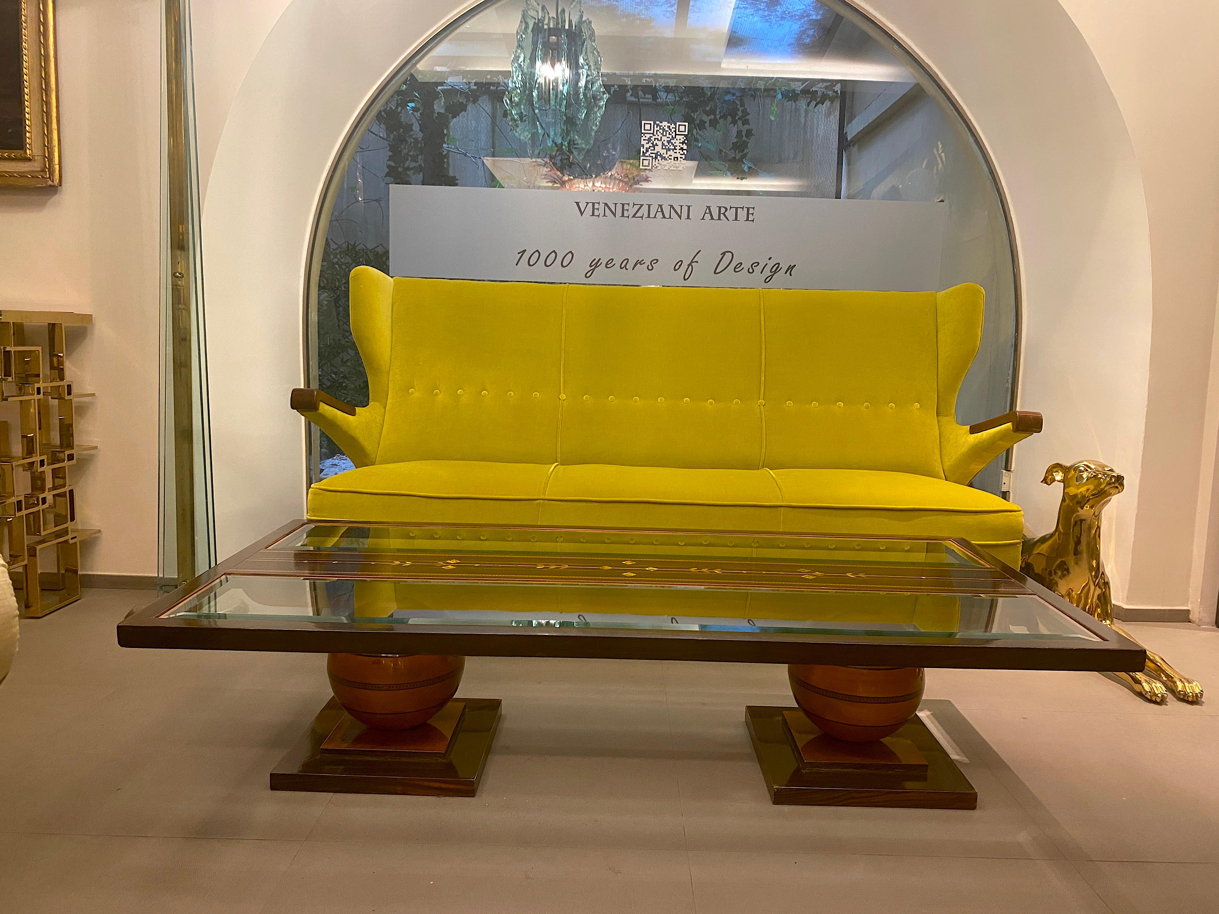 Elegant  Table basse Liberty avec un précieux insert en nacre 1920 en vente 3