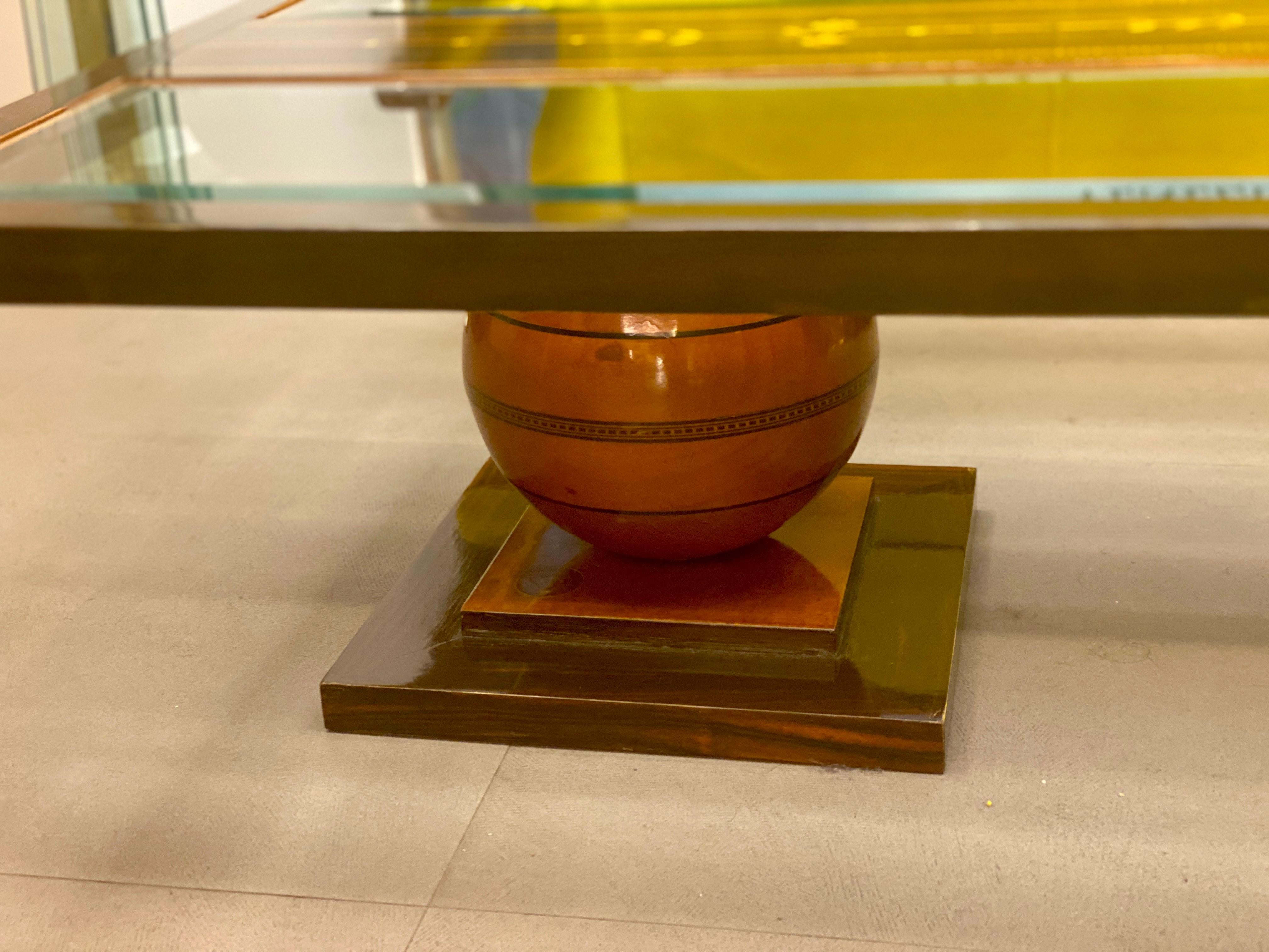 Début du 20ème siècle Elegant  Table basse Liberty avec un précieux insert en nacre 1920 en vente