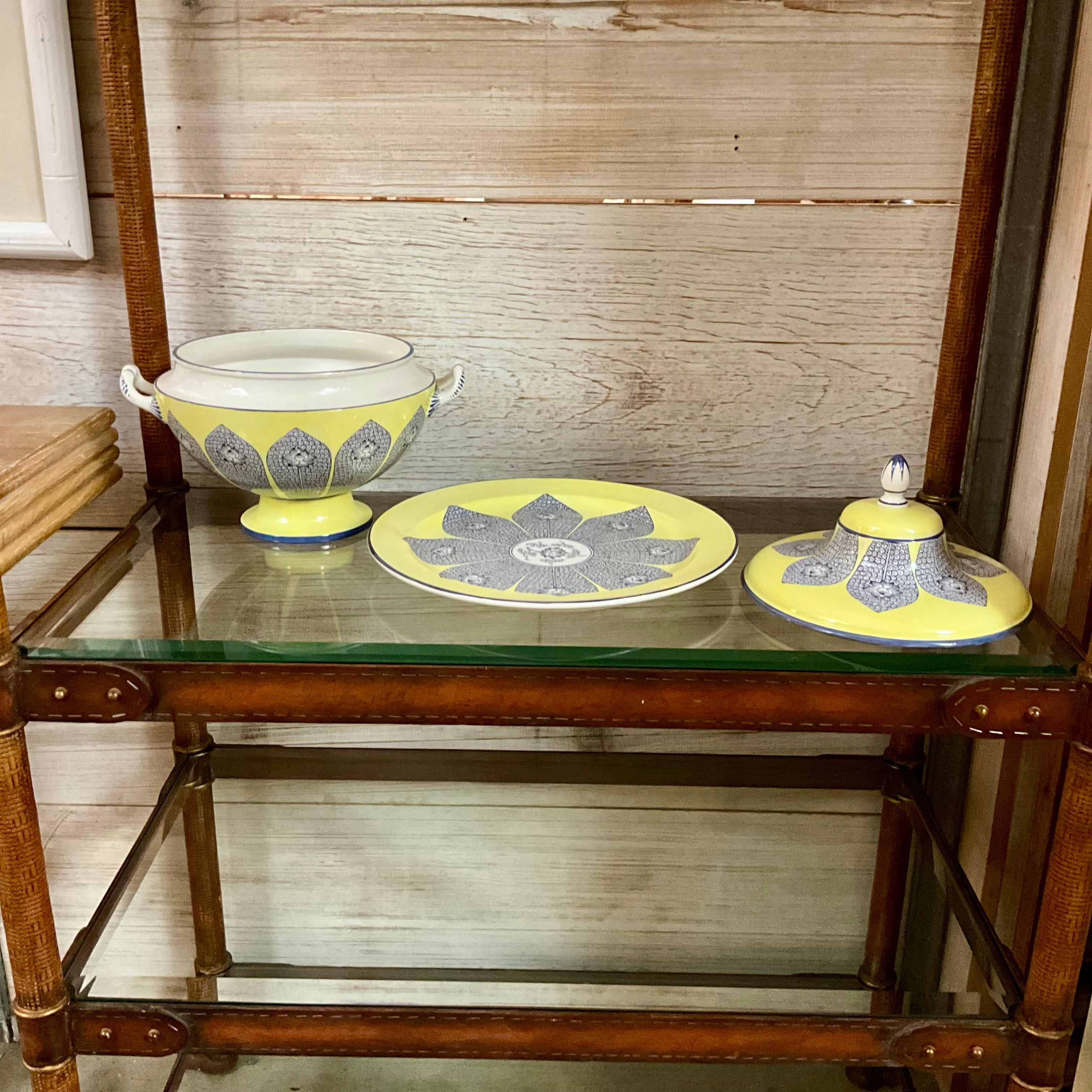Elegante Sopera con Tapa y Cargador de Mottahedeh Italiano en venta