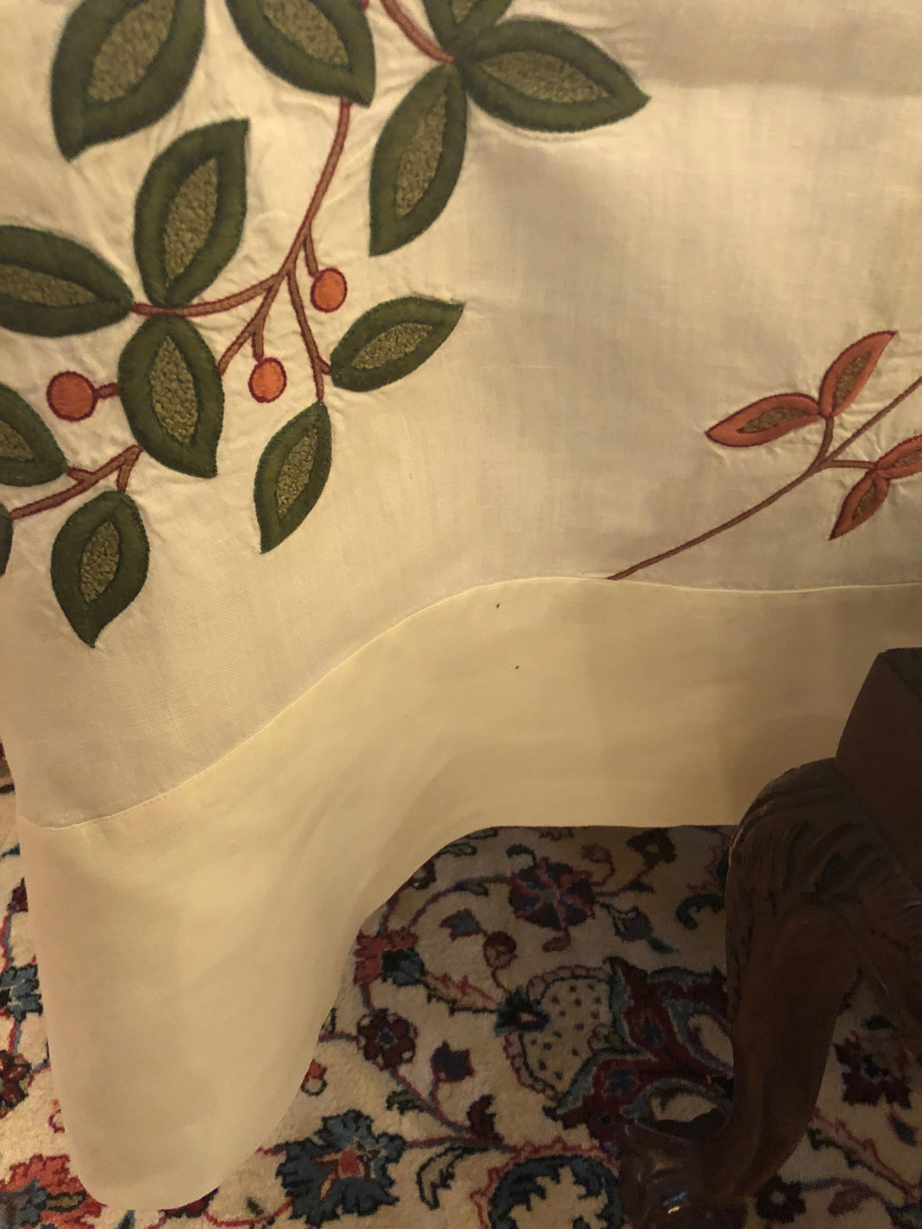 Elegant Linen and Hand Embroidered Table Cloth In Excellent Condition In Hopewell, NJ
