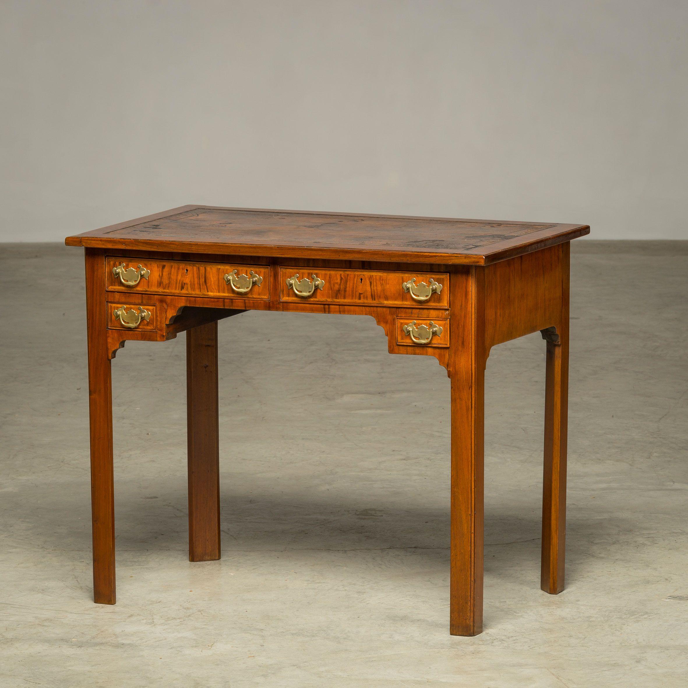 Kleiner Damenschreibtisch aus der Mitte des 18. Jahrhunderts George II. im Angebot 3