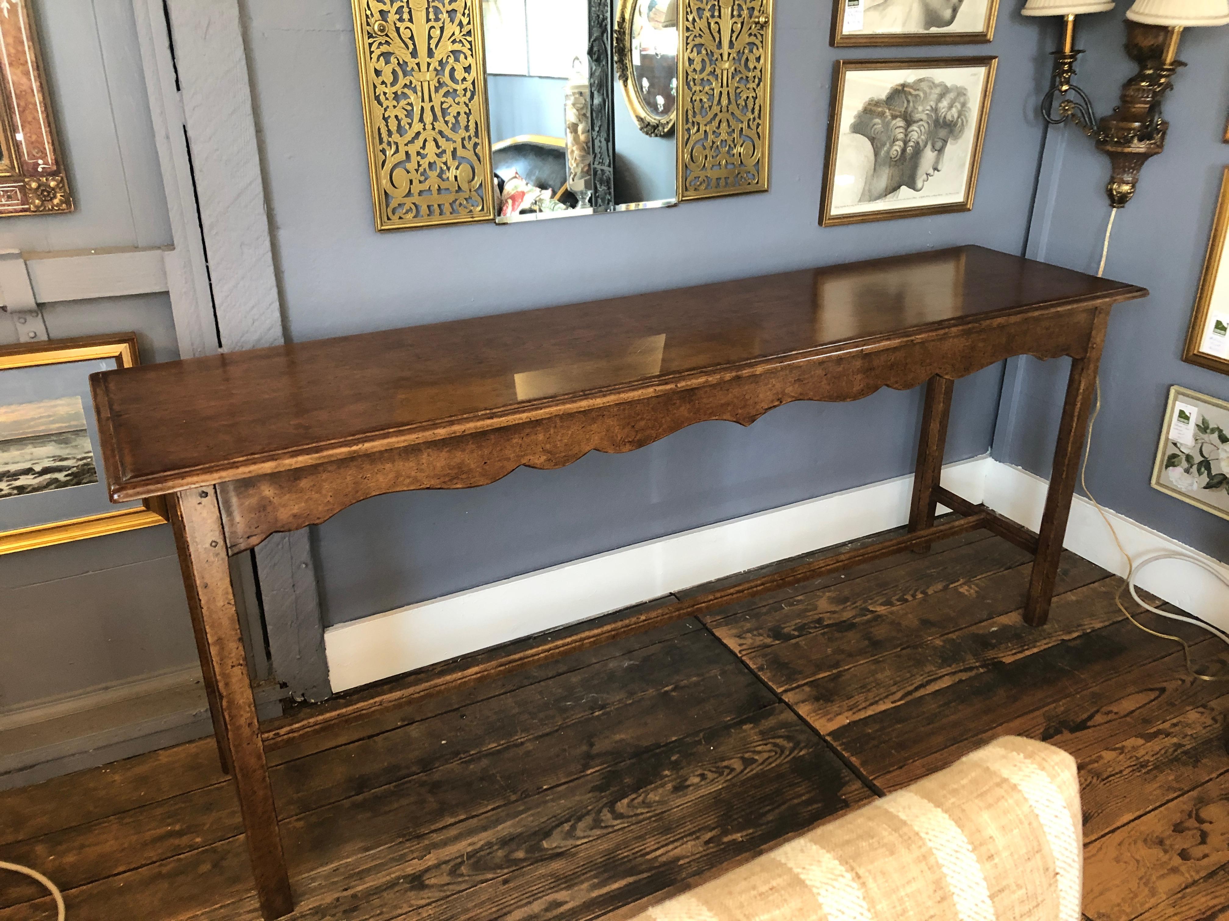 English style gorgeous poplar wood console table having straight legs and scalloped apron.