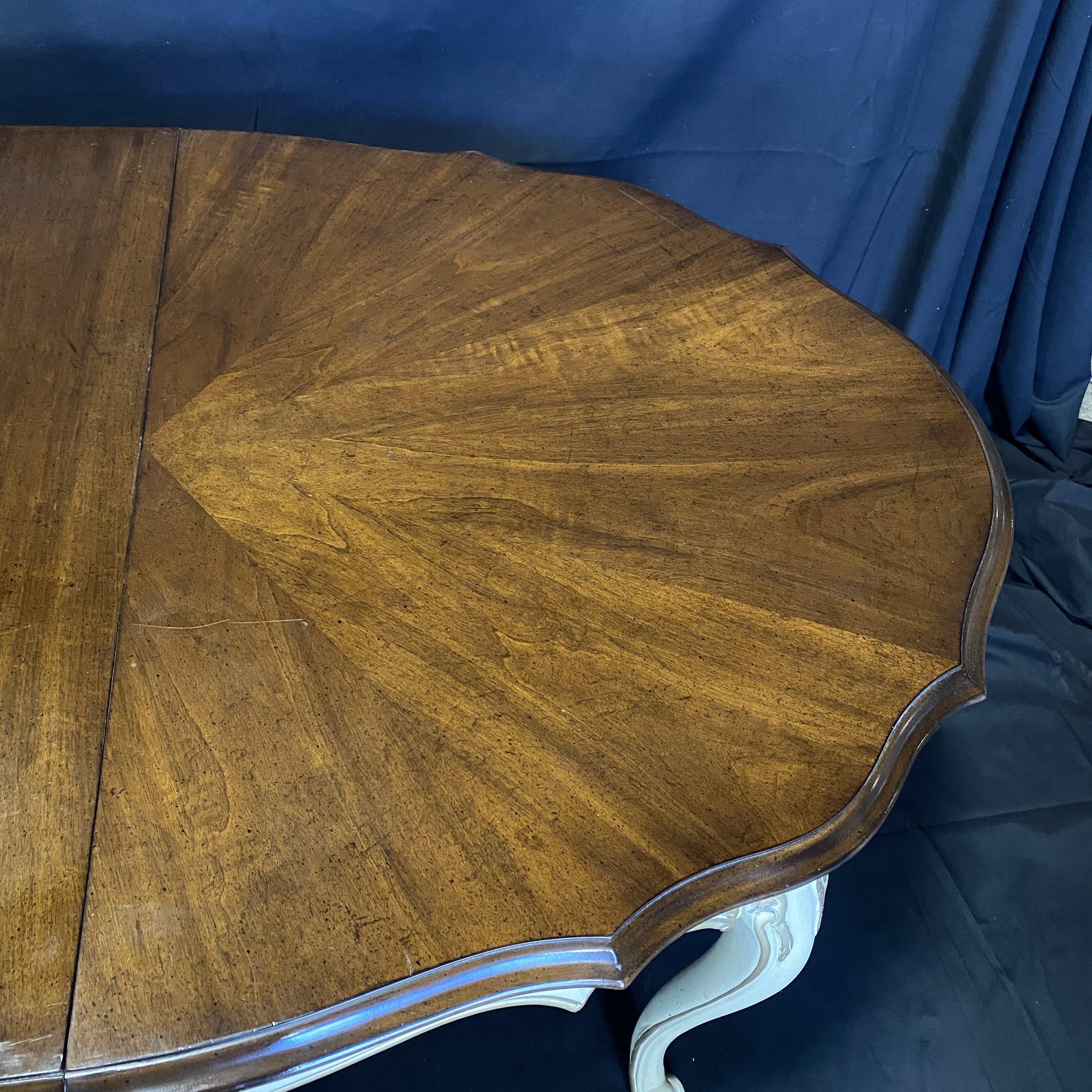 Elegant Louis XV Style Oval Dining Table with Ivory Painted Base and Two Leaves For Sale 5