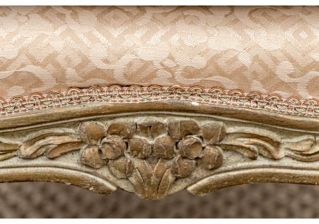 Elegant  Louis XV Stil Farbe dekoriert Fauteuil im Angebot 1