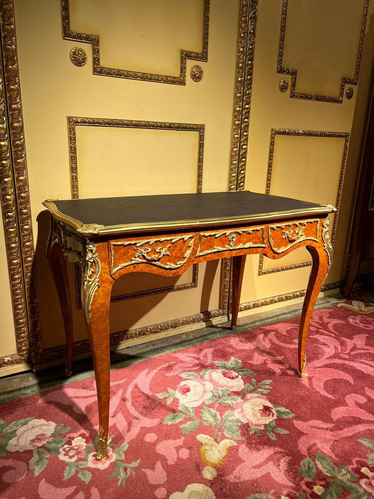 Exclusive Louis XV style ladies bureau plat/desk

Solid beech wood with exotic root veneer.

Extremely fine, floral bronze fittings.

Cambered and pronounced/curved wooden body. Four-sided curved frame base.

1 drawer and wide knee