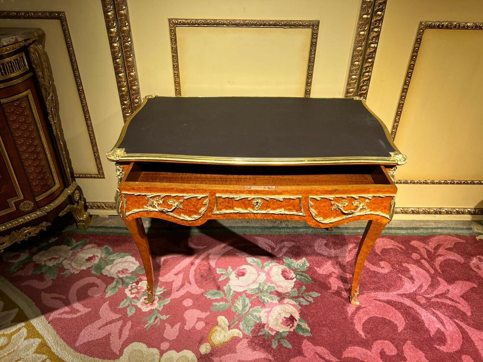 Elegant antique Louis XV Style Veneered lady Bureau Plat / Desk In Good Condition For Sale In Berlin, DE