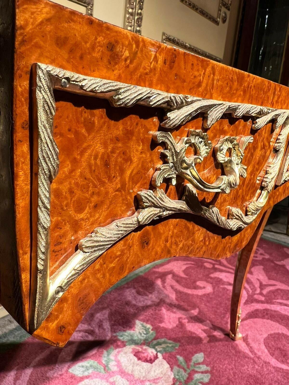Elegant antique Louis XV Style Veneered lady Bureau Plat / Desk For Sale 3