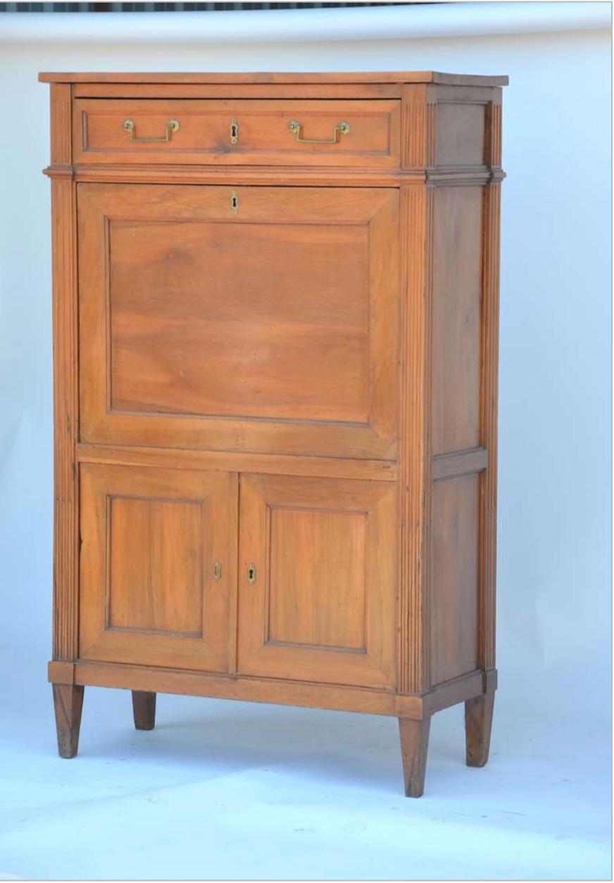 Elegant Louis XVI Cherrywood Secrétaire Cabinet In Good Condition For Sale In Los Angeles, CA