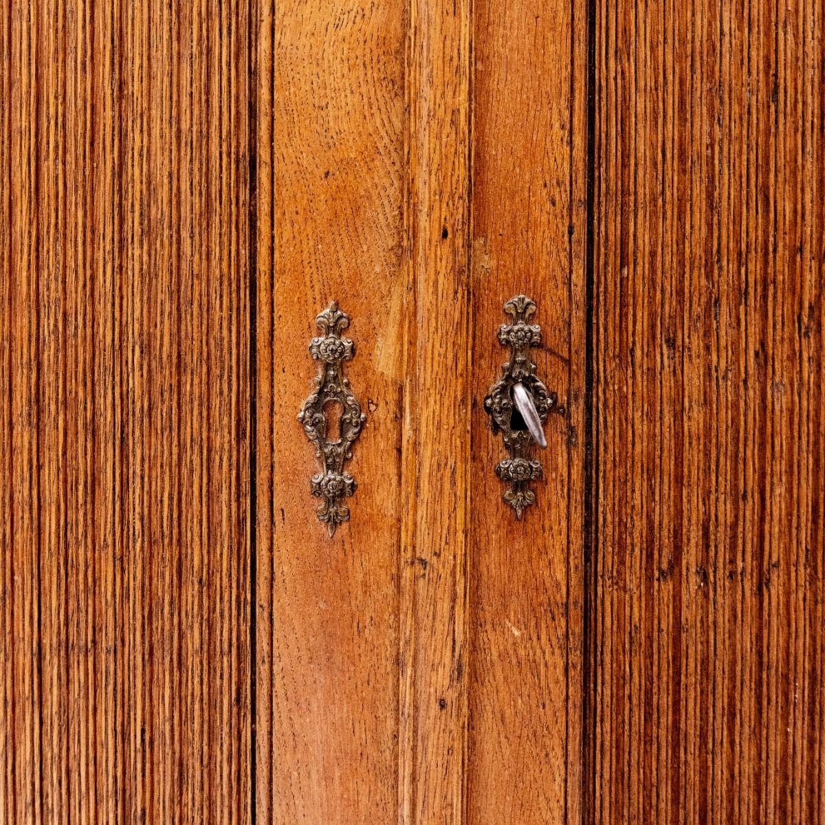 Elegant Louis XVI Corner Cabinet in Oak 5