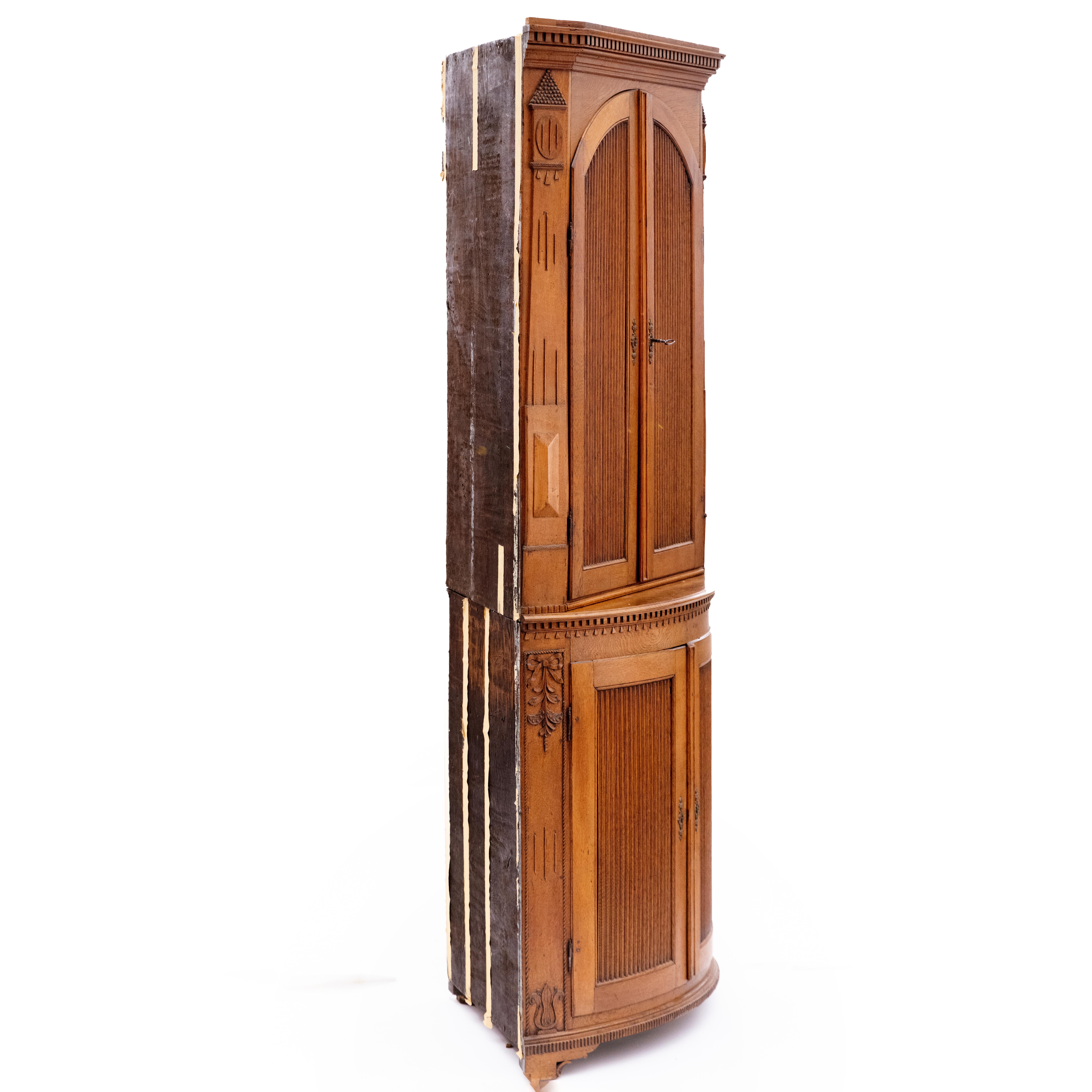 18th Century Elegant Louis XVI Corner Cabinet in Oak
