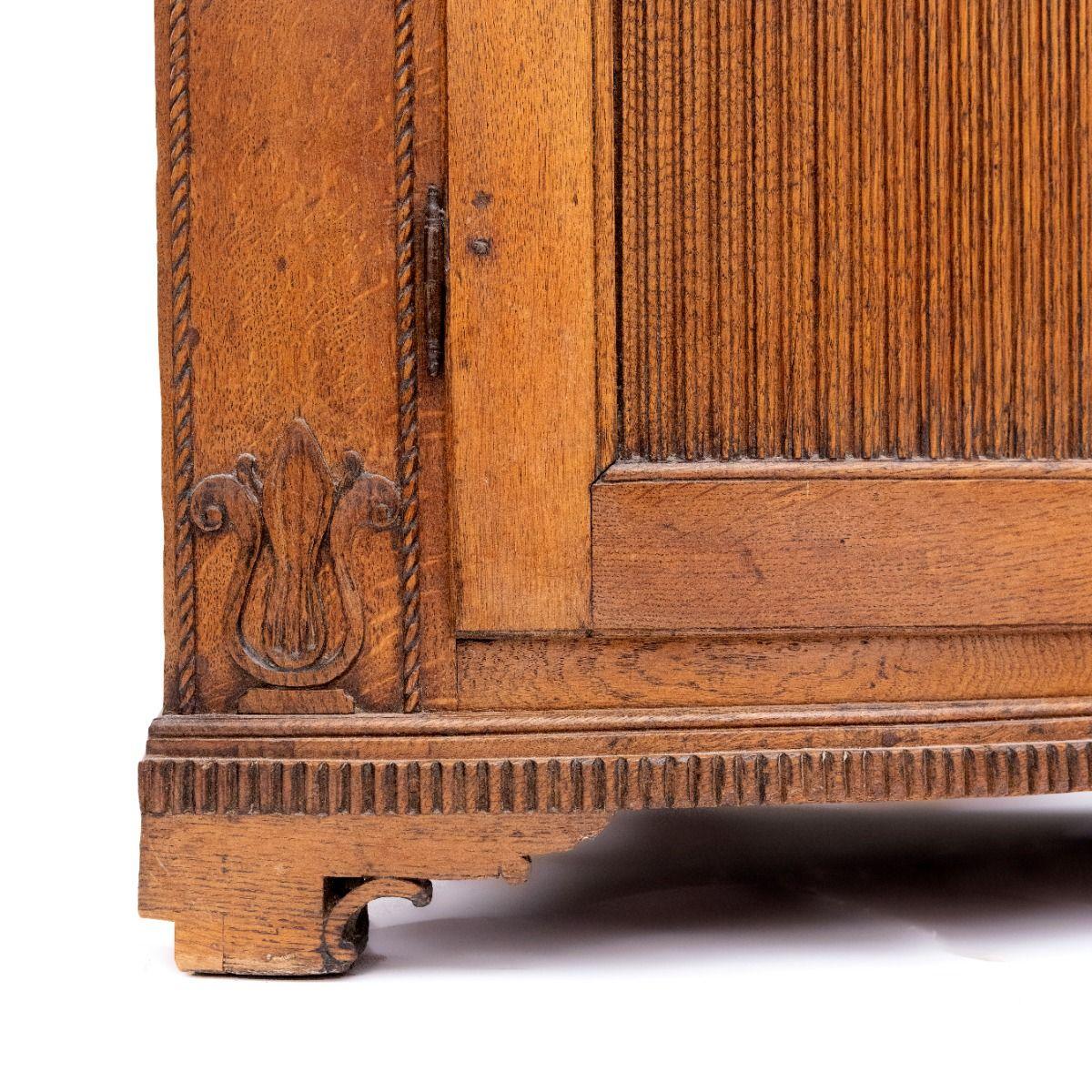 Elegant Louis XVI Corner Cabinet in Oak 1