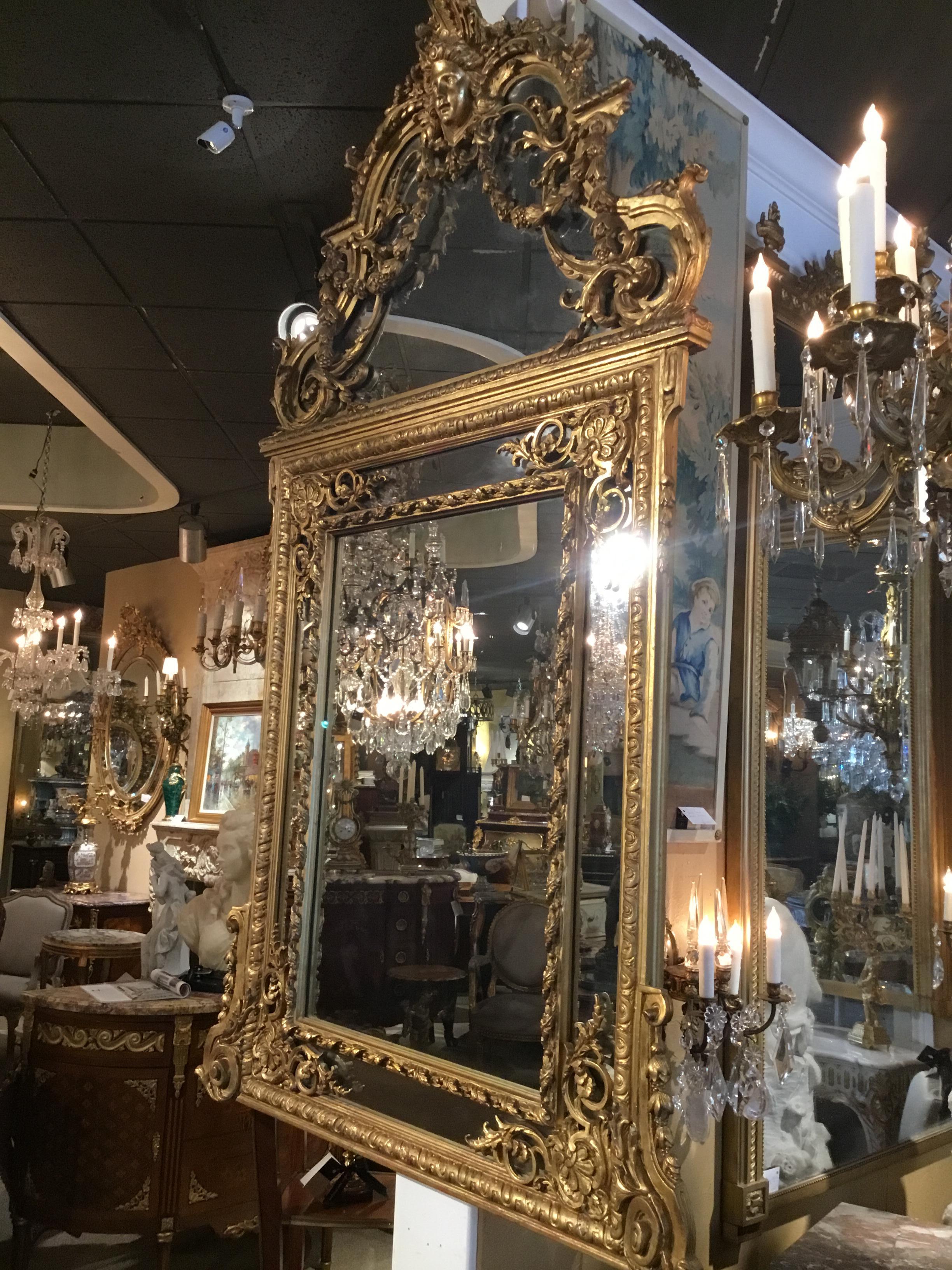 Elegant Louis XVI Style Giltwood Cushion Mirror, 19th C with Mask of Minerva In Good Condition For Sale In Houston, TX