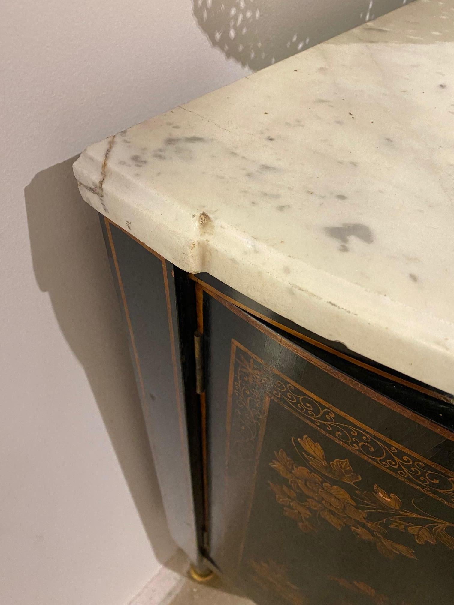 Elegante stile Luigi XVI con laccatura giapponese  Commode Demi Lune di Maison Krieger in vendita 4