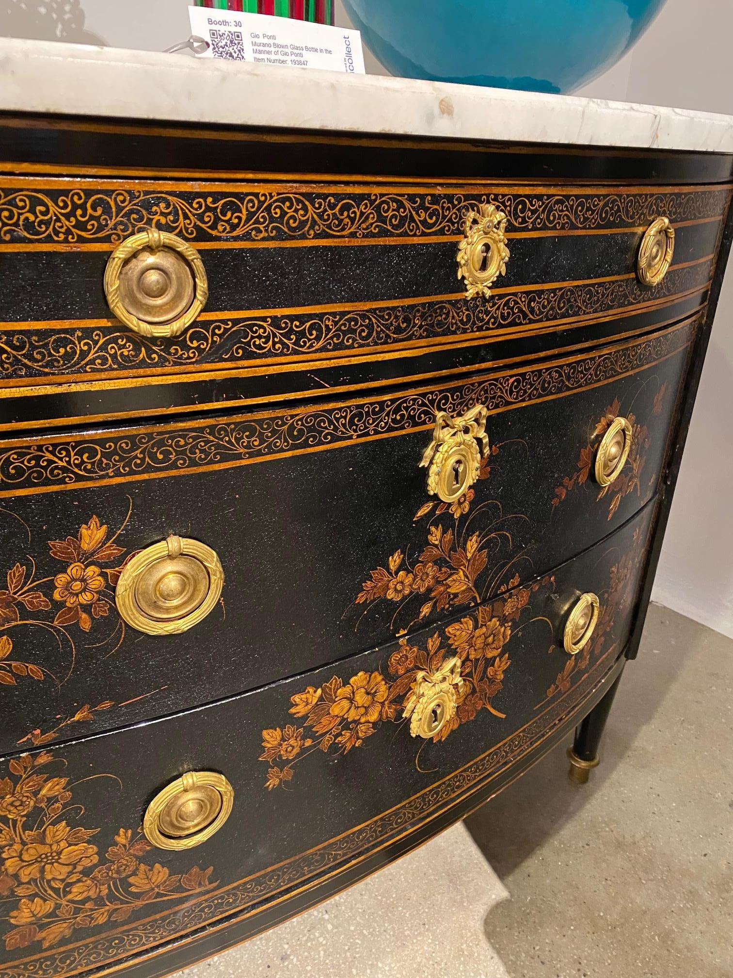 Elegance Louis XVI Stil Japangarniert Lackiert  Demi Lune-Kommode von Maison Krieger im Angebot 2