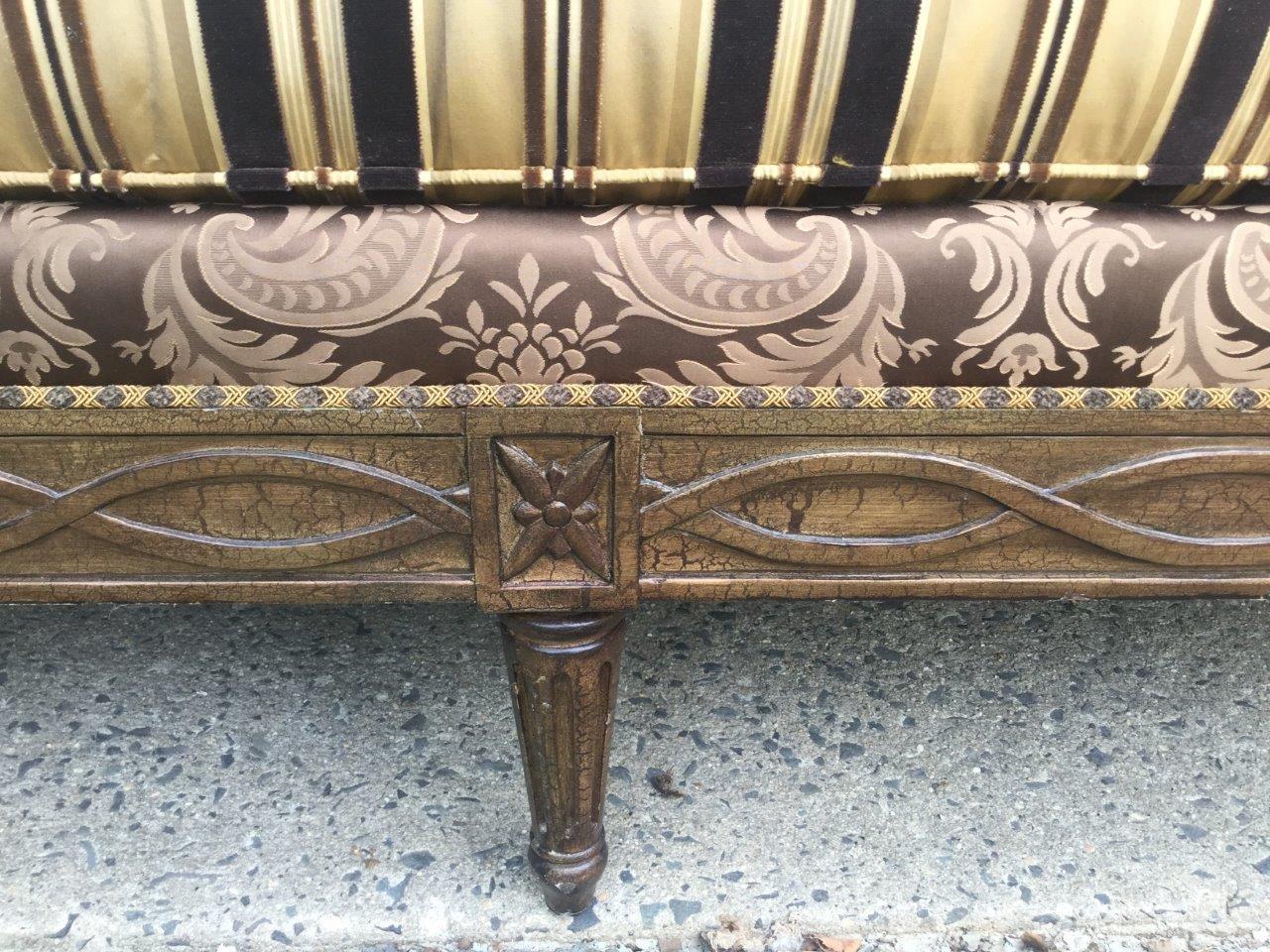 Elegant Louis XVI Style Upholstered Daybed with Pillows In Good Condition In Hopewell, NJ