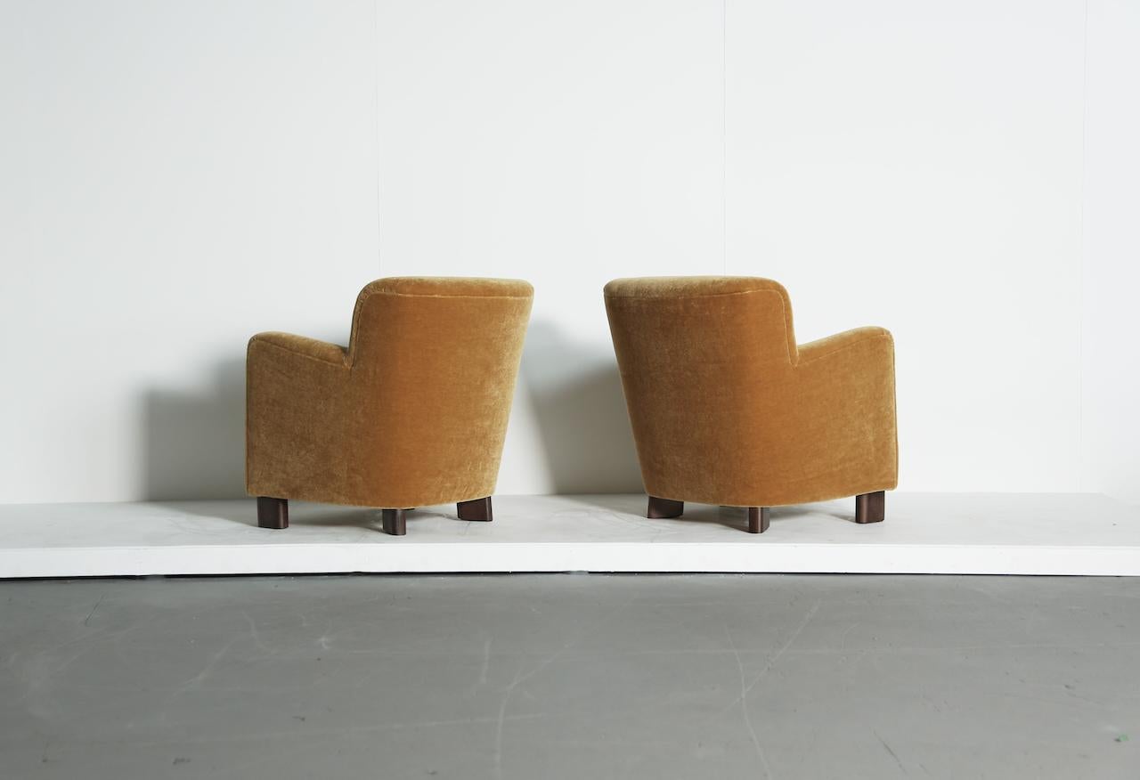 Fauteuil de salon élégant, tapissé de mohair pur or jaune en vente 7
