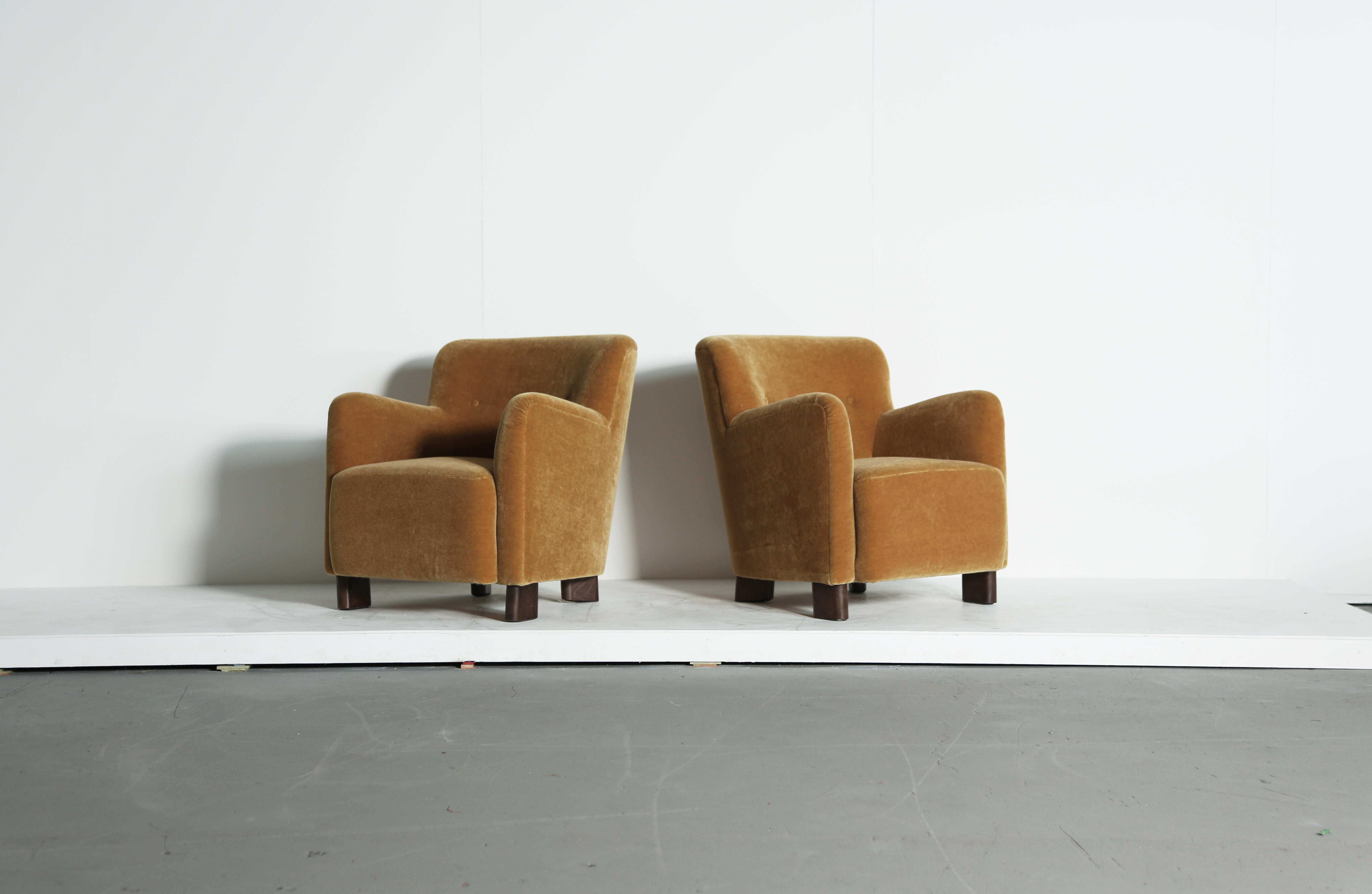 Fauteuil de salon élégant, tapissé de mohair pur or jaune en vente 8