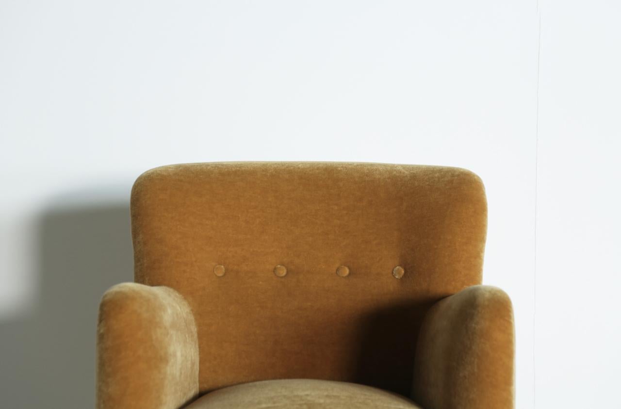 Britannique Fauteuil de salon élégant, tapissé de mohair pur or jaune en vente