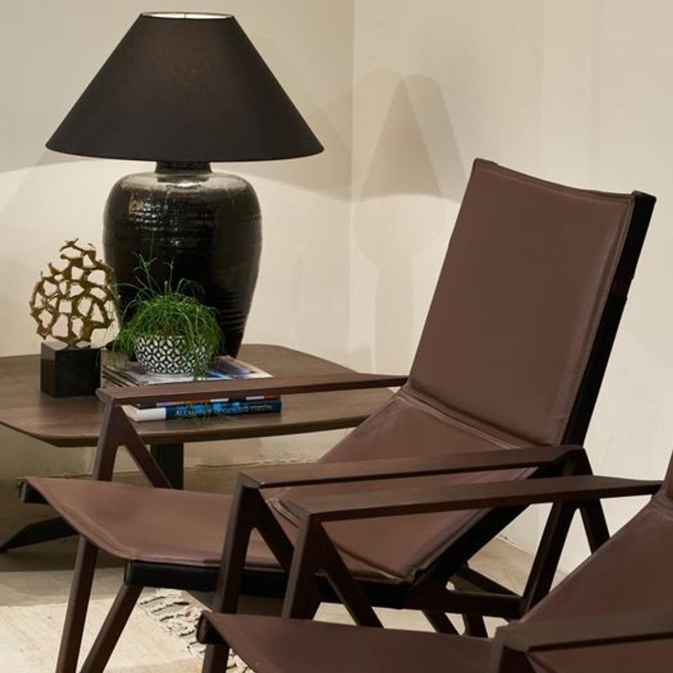 Espagnol Fauteuil de salon élégant, tapissé à la main et structure en bois en vente