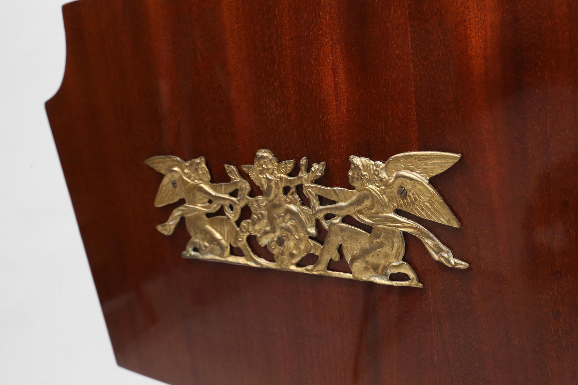Elegant magazine rack with messing decorations and feet, France ca. 1950 For Sale 2