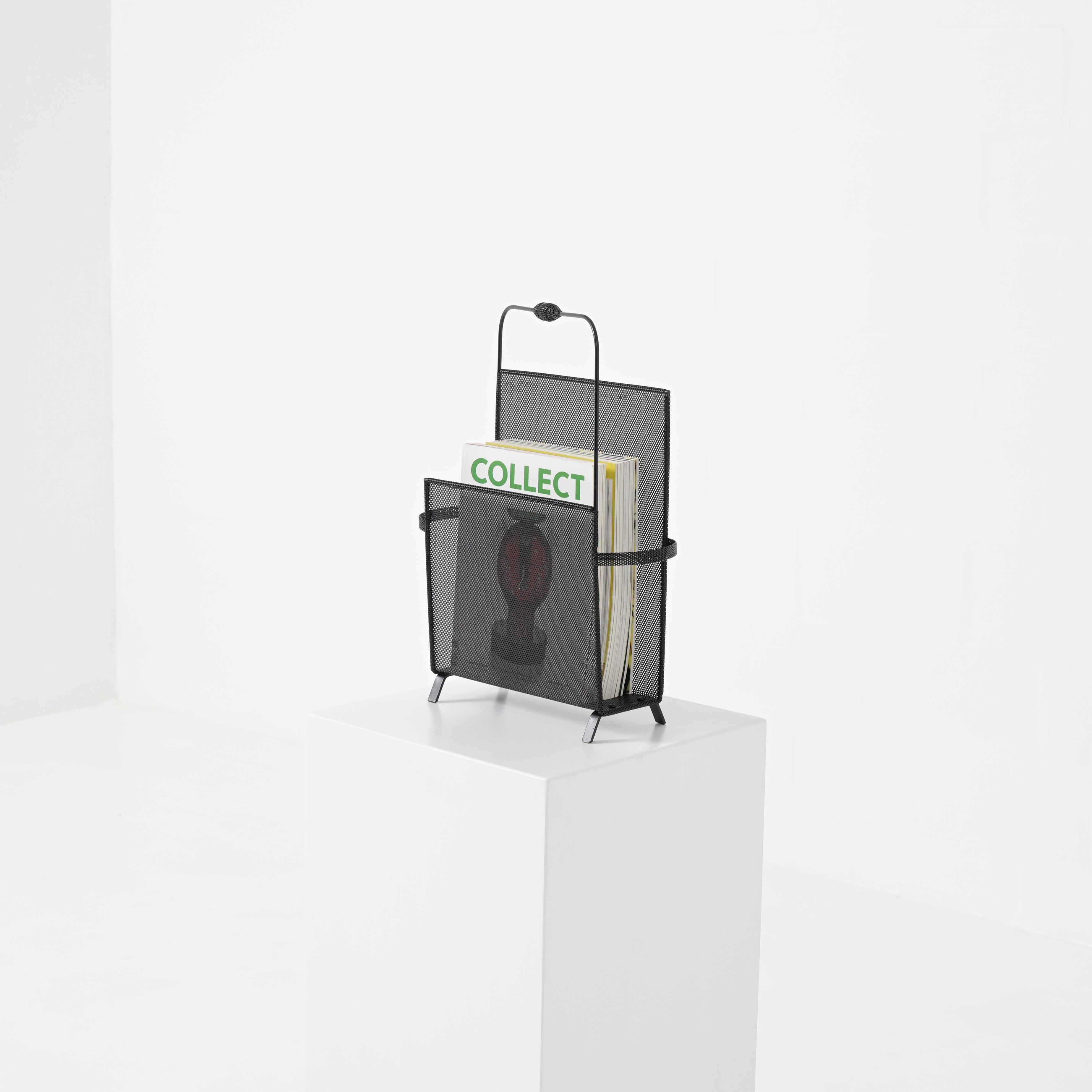 This pure and elegant magazine stand was designed by Mathieu Matégot in 1952 and manufactured by Artimeta.
The stand is made of white lacquered folded and perforated metal.
This magazine stand is old and original, with its original paint and a nice