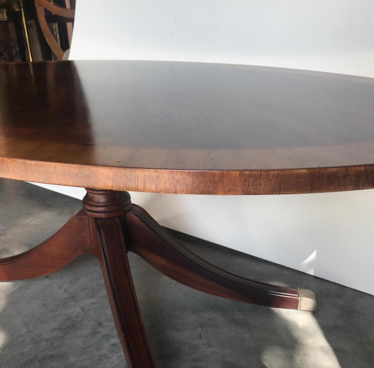 Elegant Mahogany and Satinwood Oval Cocktail Table at 1stDibs