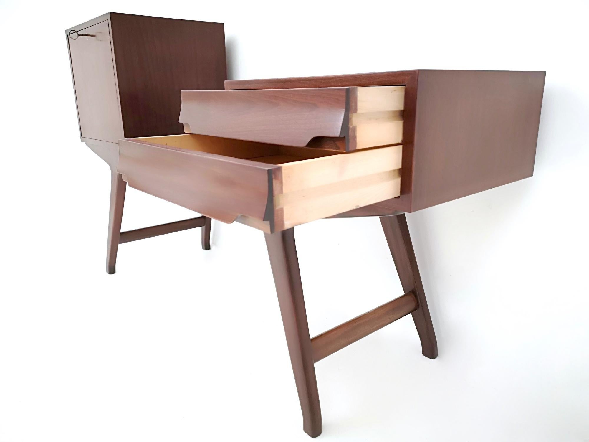 The Vintage Wooden Cabinet / Tv Stand im Stil von Parisi mit Ash Interiors im Angebot 1