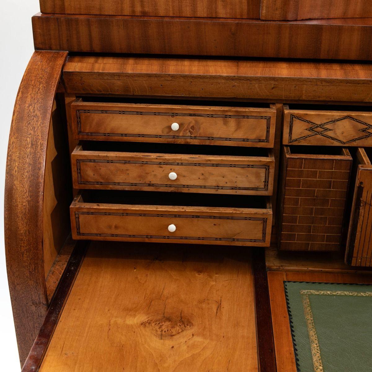 Elegant Mahogany Empire Secretary Desk with Satinwood Intarsia In Good Condition For Sale In Kastrup, DK