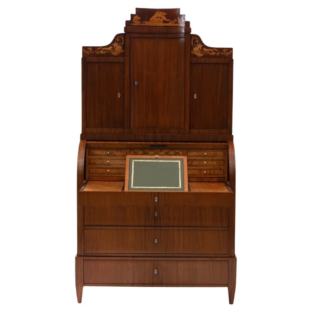 Elegante Escritorio Imperio de Caoba con Intarsia de Madera Satinada