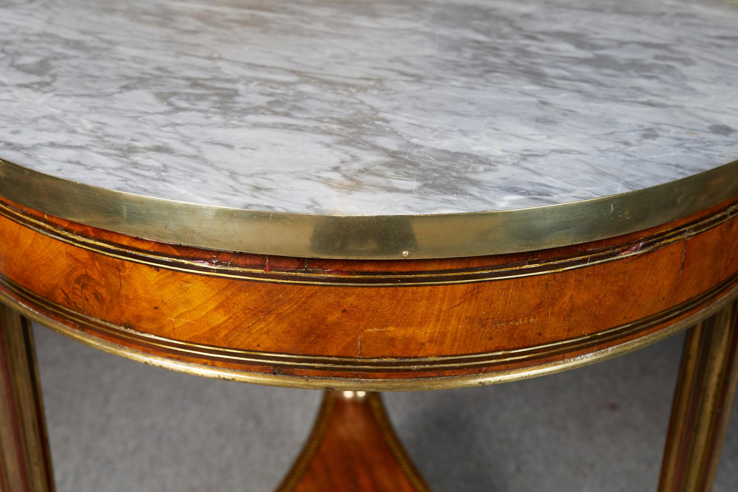 Elegant Mahogany Louis XVI Period Gueridon with Marble Top In Good Condition In Montreal, QC