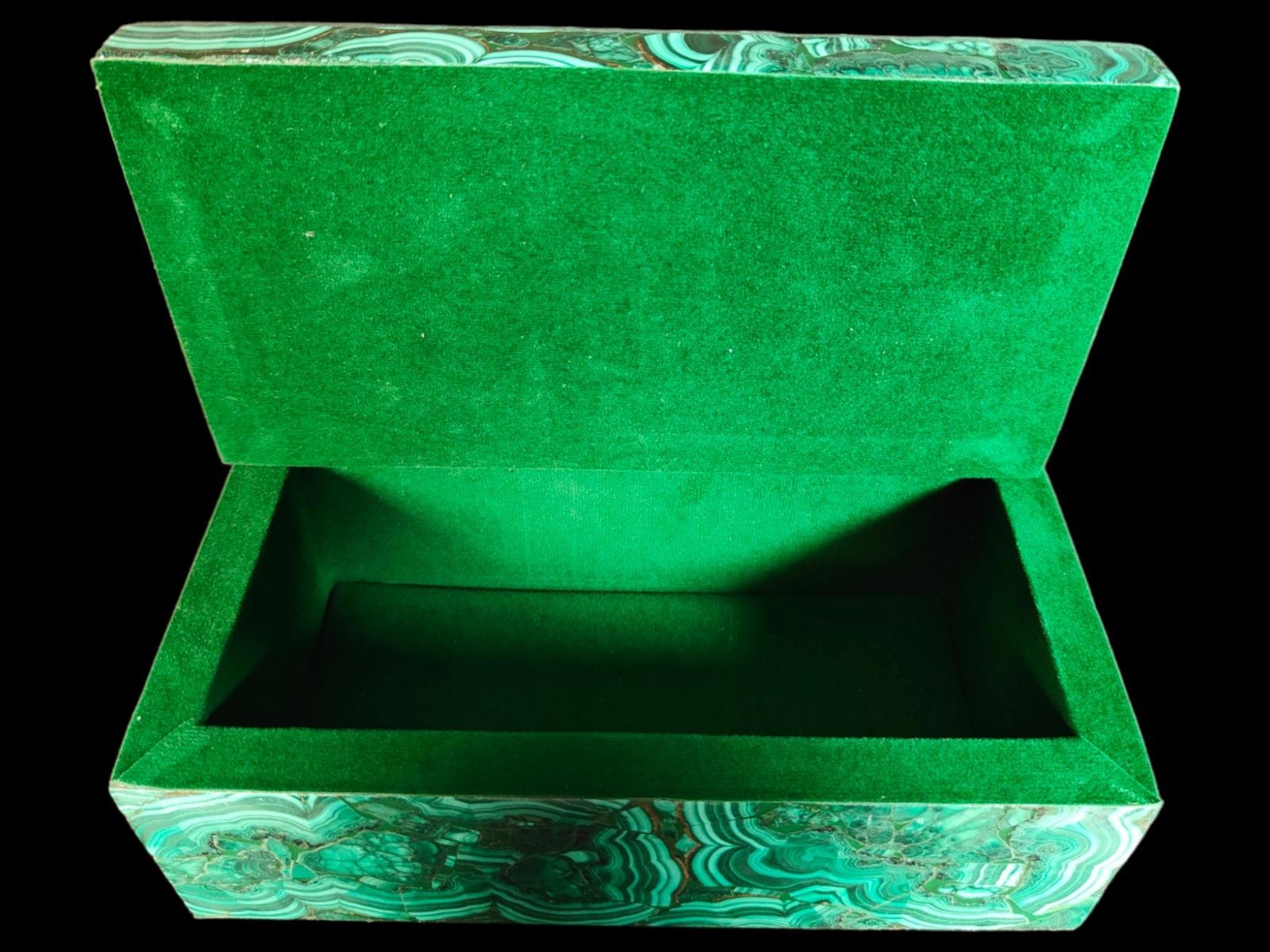 Italian Elegant Malachite Box from the 50s 20th Century For Sale
