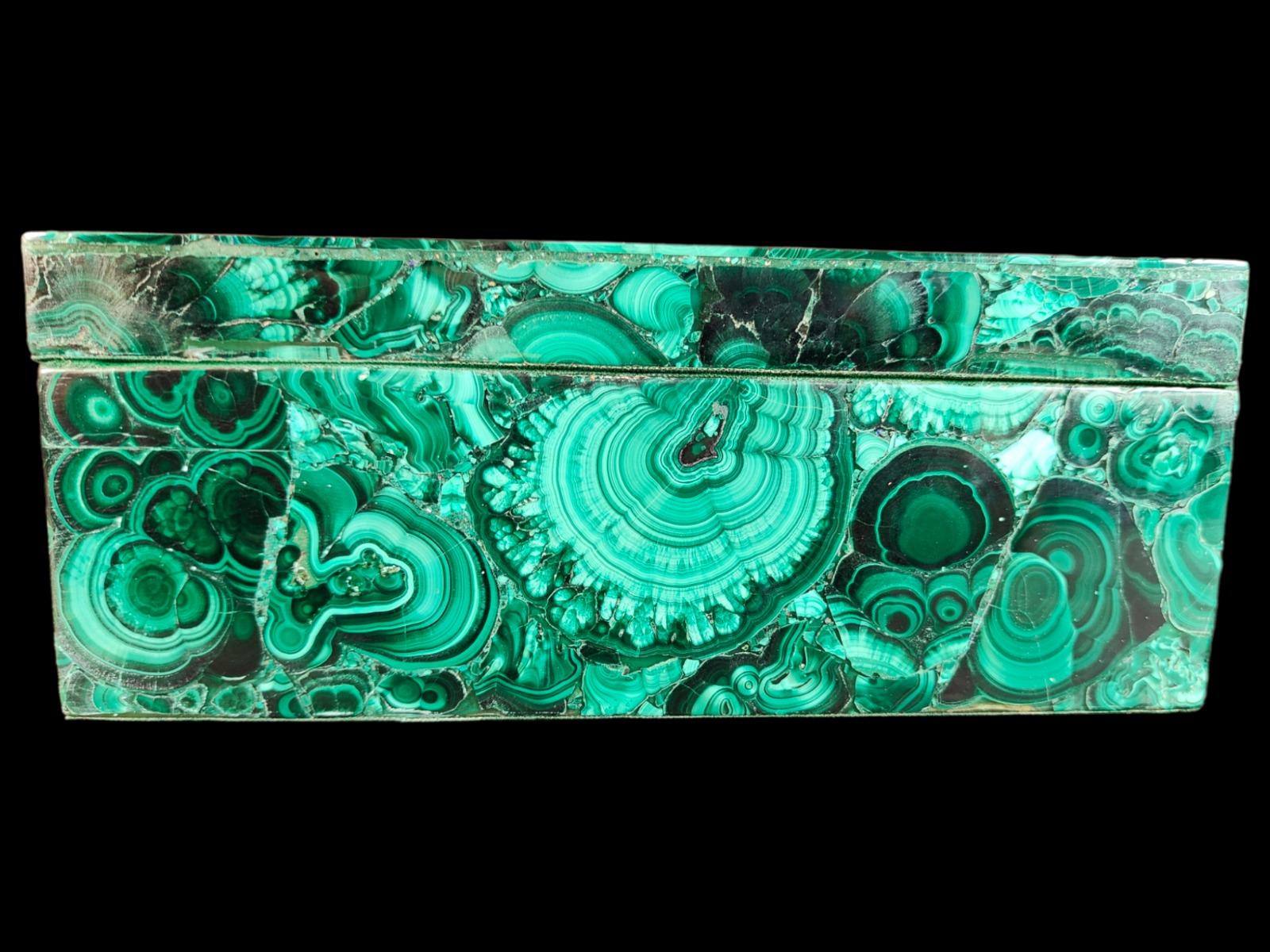 Hand-Crafted Elegant Malachite Box from the 50s, 20th Century For Sale