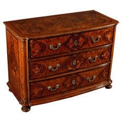 Elegant Maple Walnut Chest of Drawers, Austria, First Half of the 18th Century Elegant Maple Walnut Chest of Drawers, Austria, First Half of the 18th Century