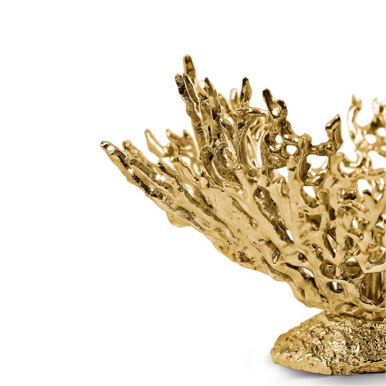 Elegante Votivo Maris: Portavelas de latón pulido inspirado en el diseño del coral del océano Hecho a mano en venta