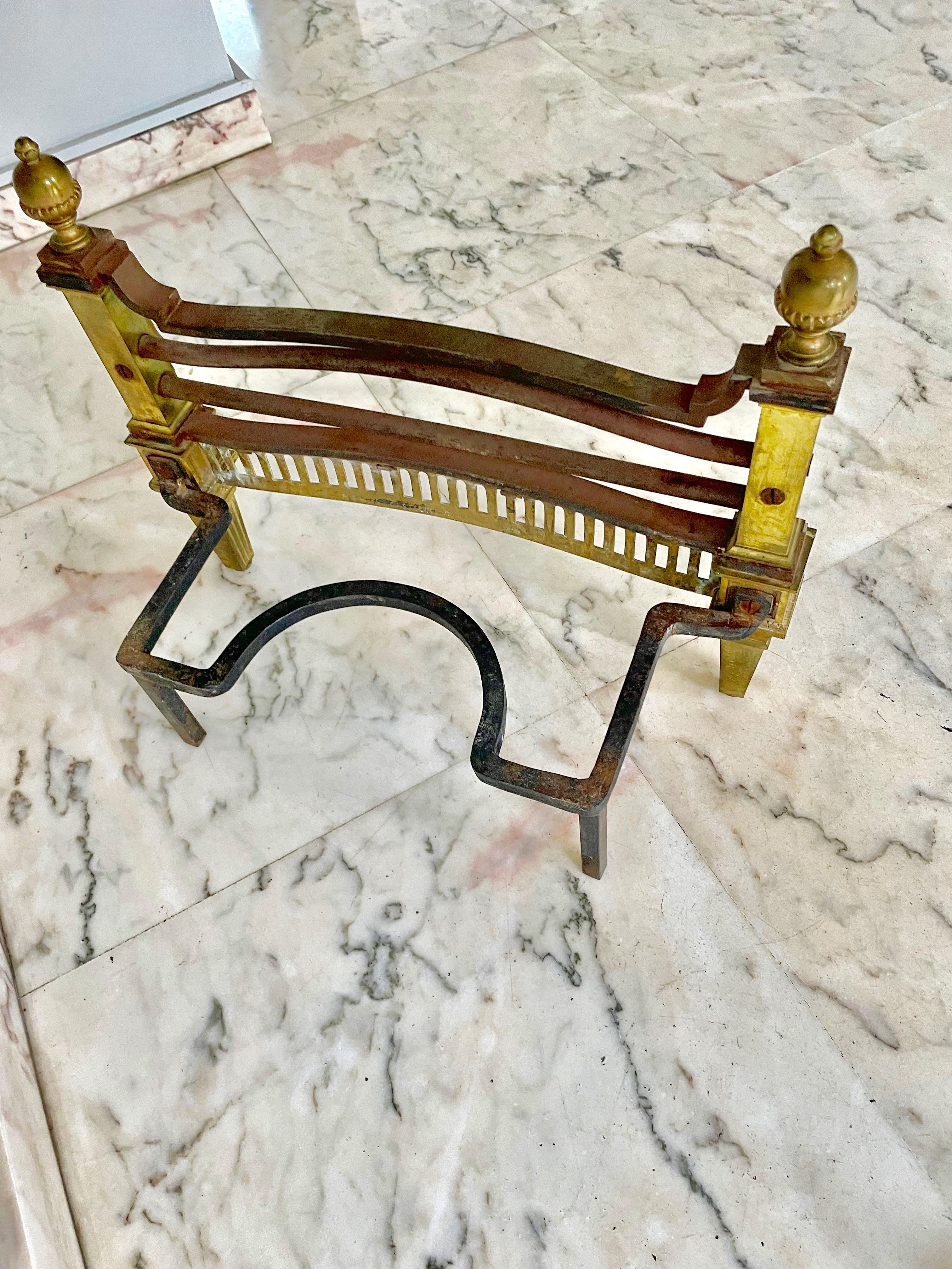 Luigi XVI Elegante androne in bronzo dorato della metà del XIX secolo, Francia, 1850 circa in vendita