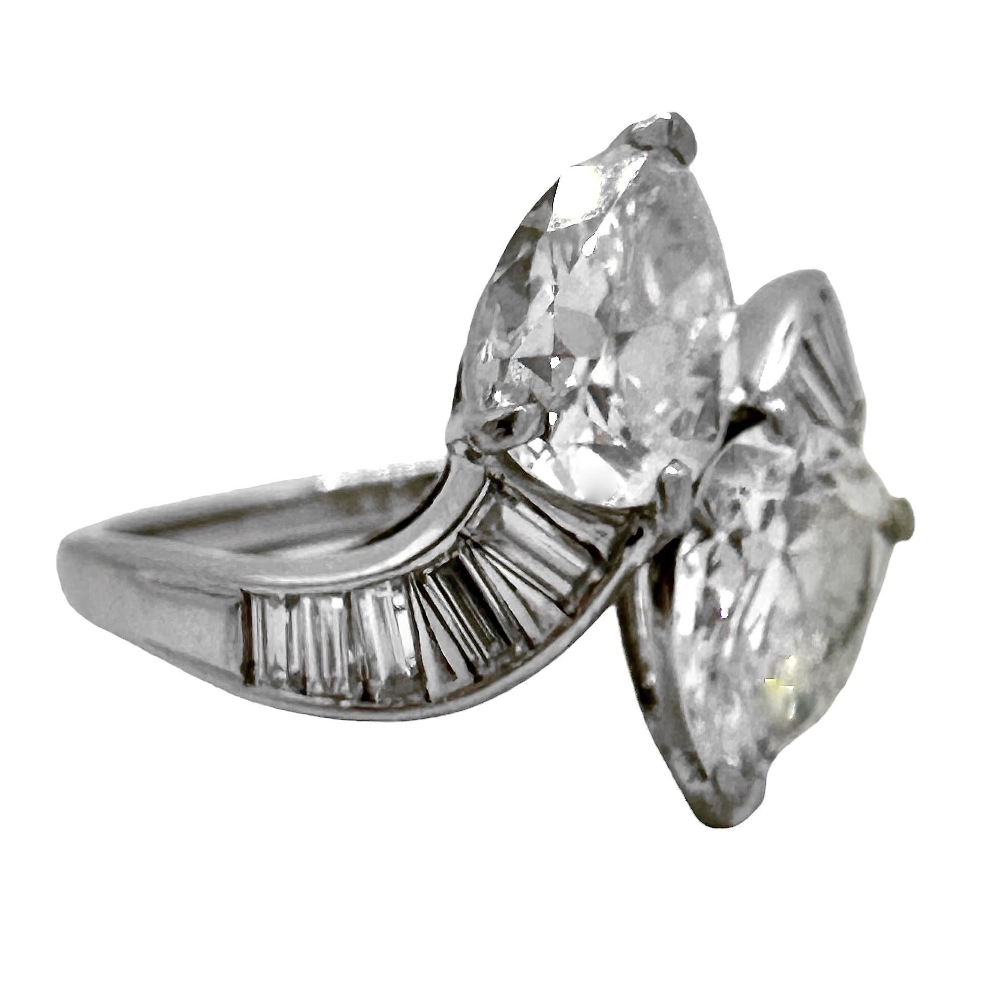 Elegant Mid-20th Century Bypass Ring of E Color VS1 Clarity Pear Shape Diamonds In Good Condition In Palm Beach, FL