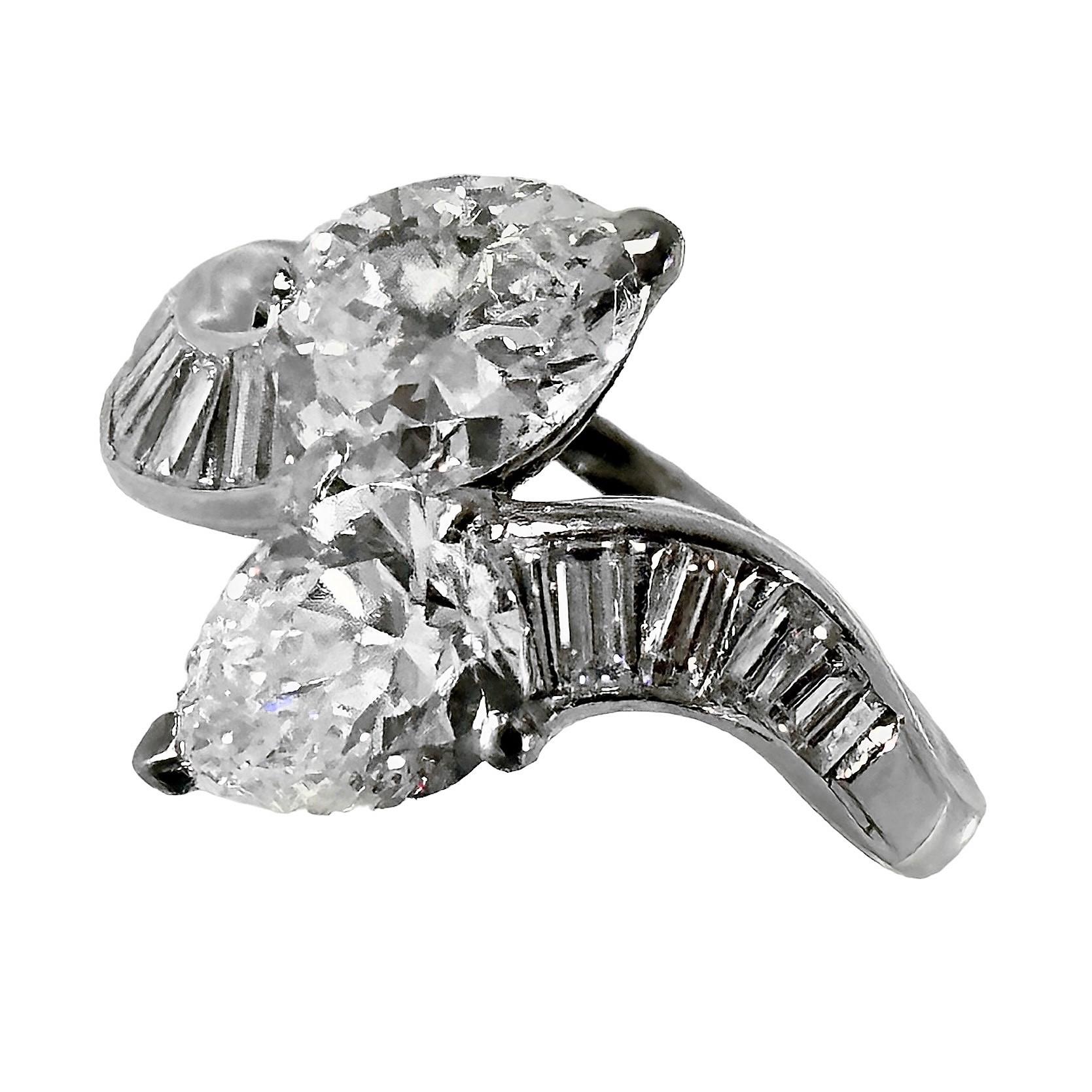 Women's Elegant Mid-20th Century Bypass Ring of E Color VS1 Clarity Pear Shape Diamonds