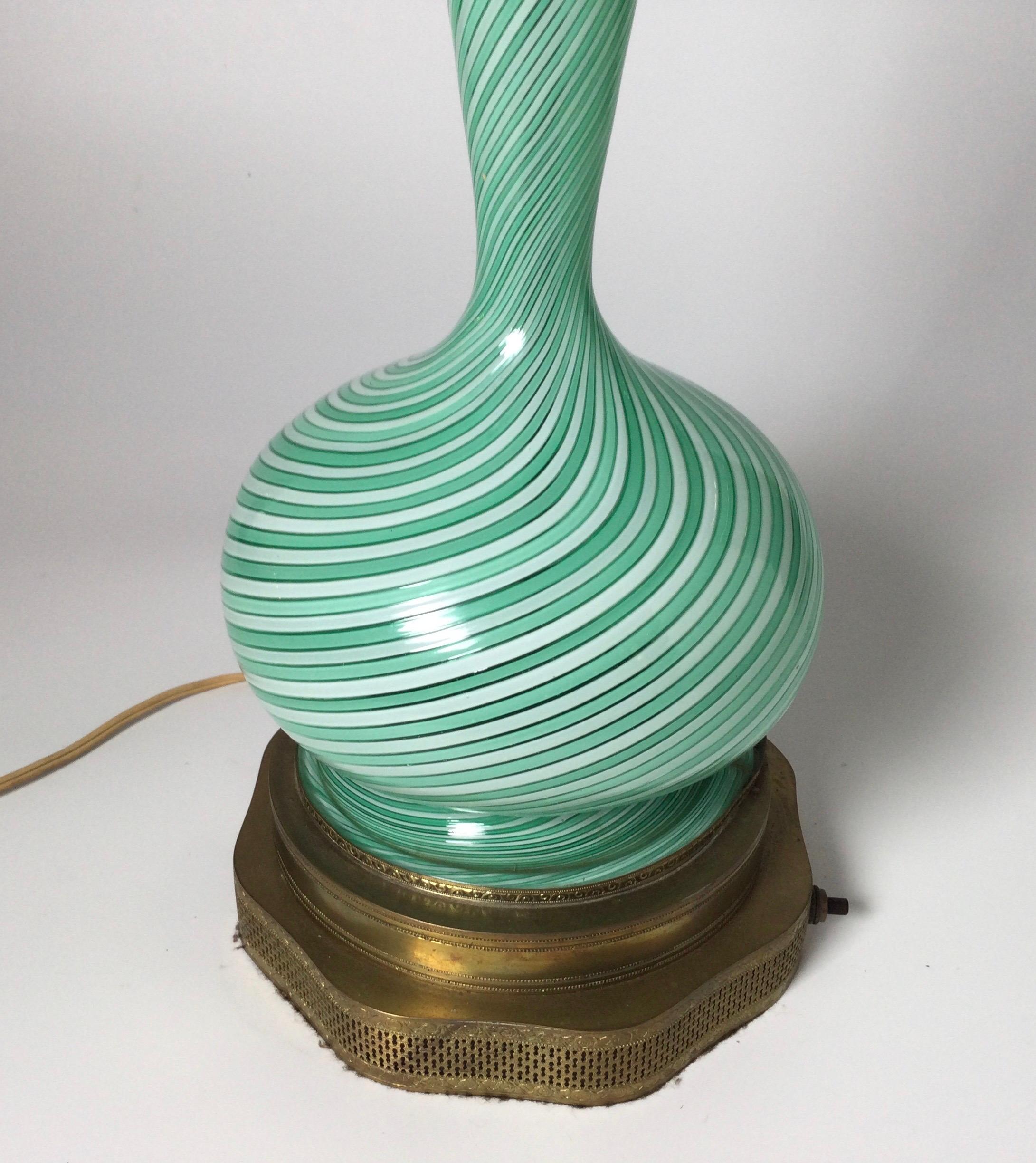 Elegant Mid 20th Century Italian Murano Glass Lamp For Sale 2